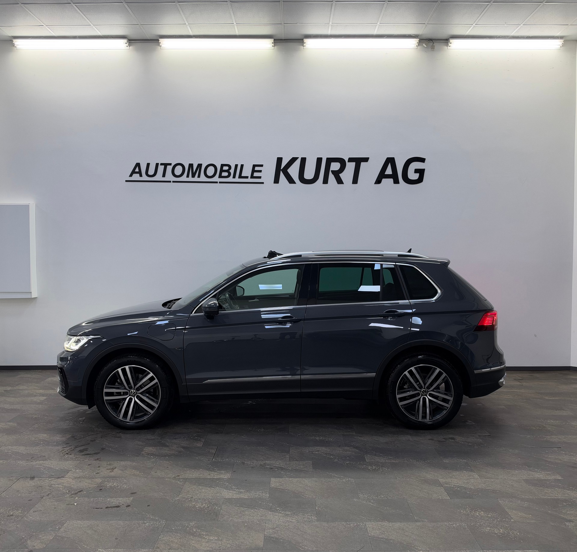 VW Tiguan 1.4TSI PHEV R-Line DSG-image-2