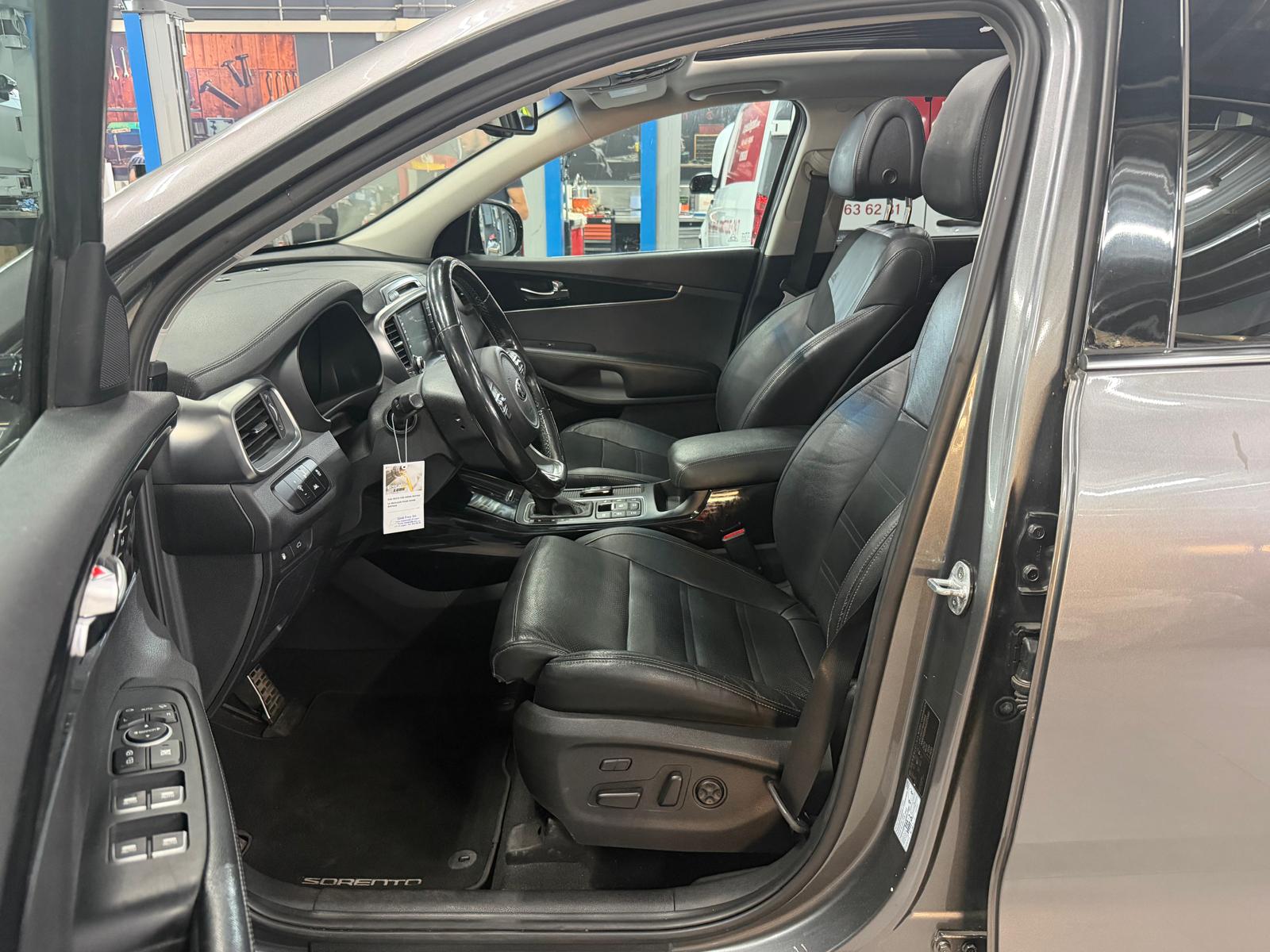 KIA Sorento 2.2 CRDI Style 7P. Automatic-image-8