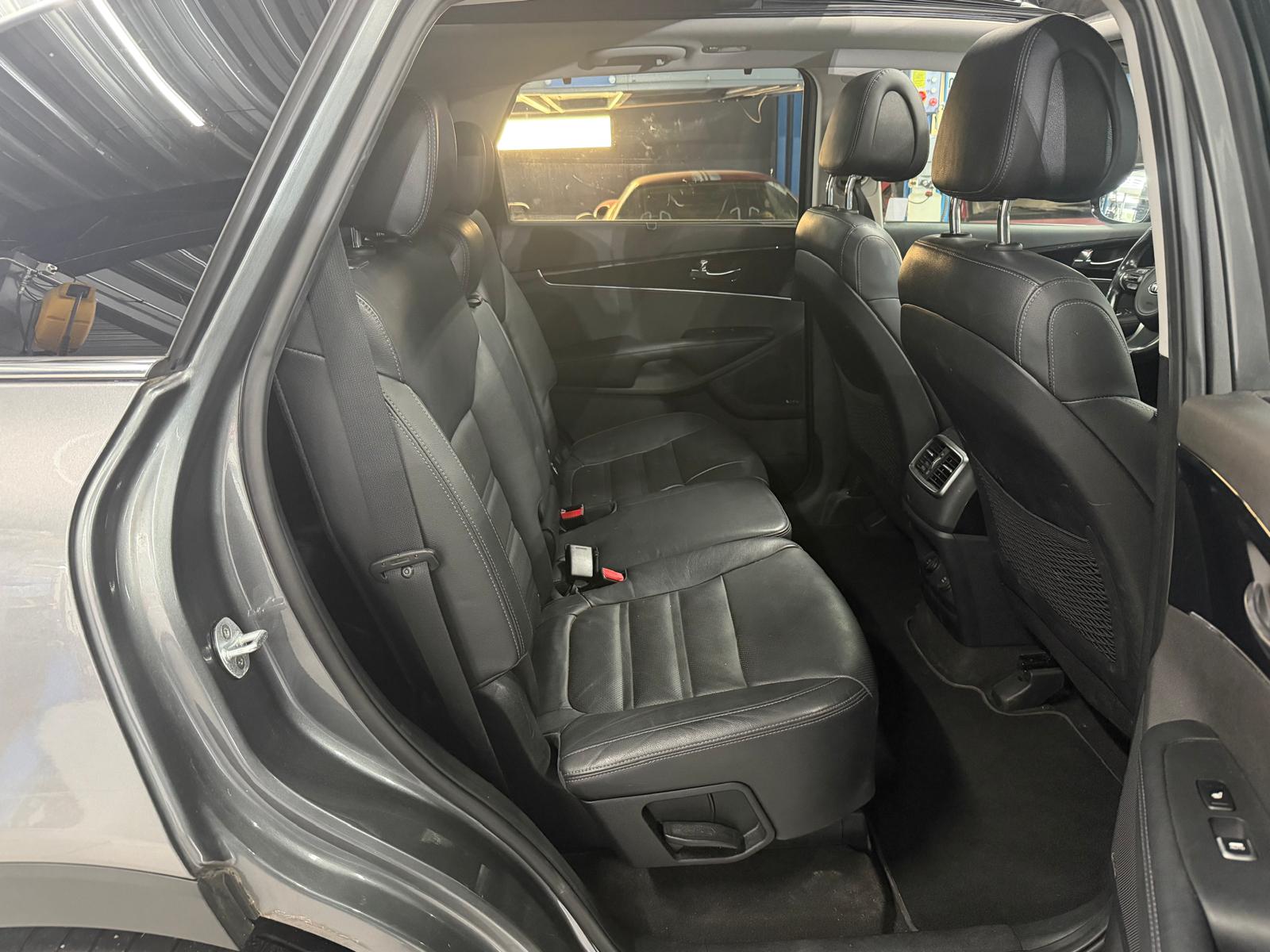 KIA Sorento 2.2 CRDI Style 7P. Automatic-image-10