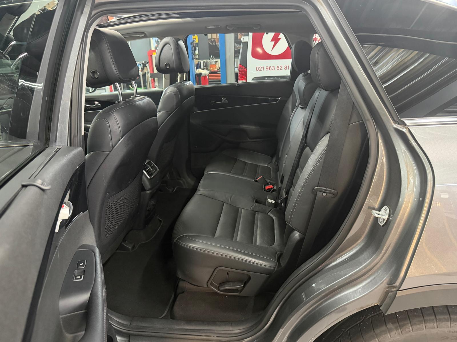 KIA Sorento 2.2 CRDI Style 7P. Automatic-image-9