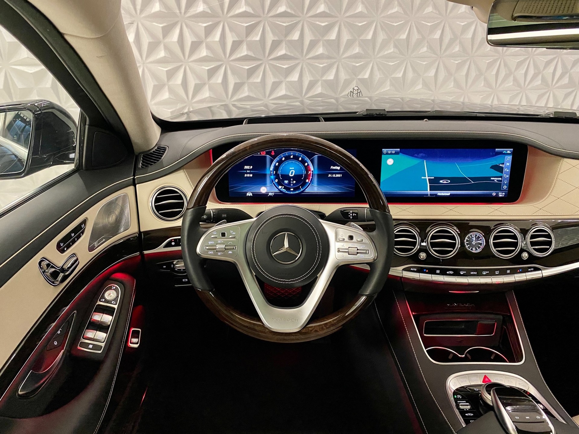 MERCEDES-BENZ S 560 Maybach 4Matic 9G-Tronic-image-30