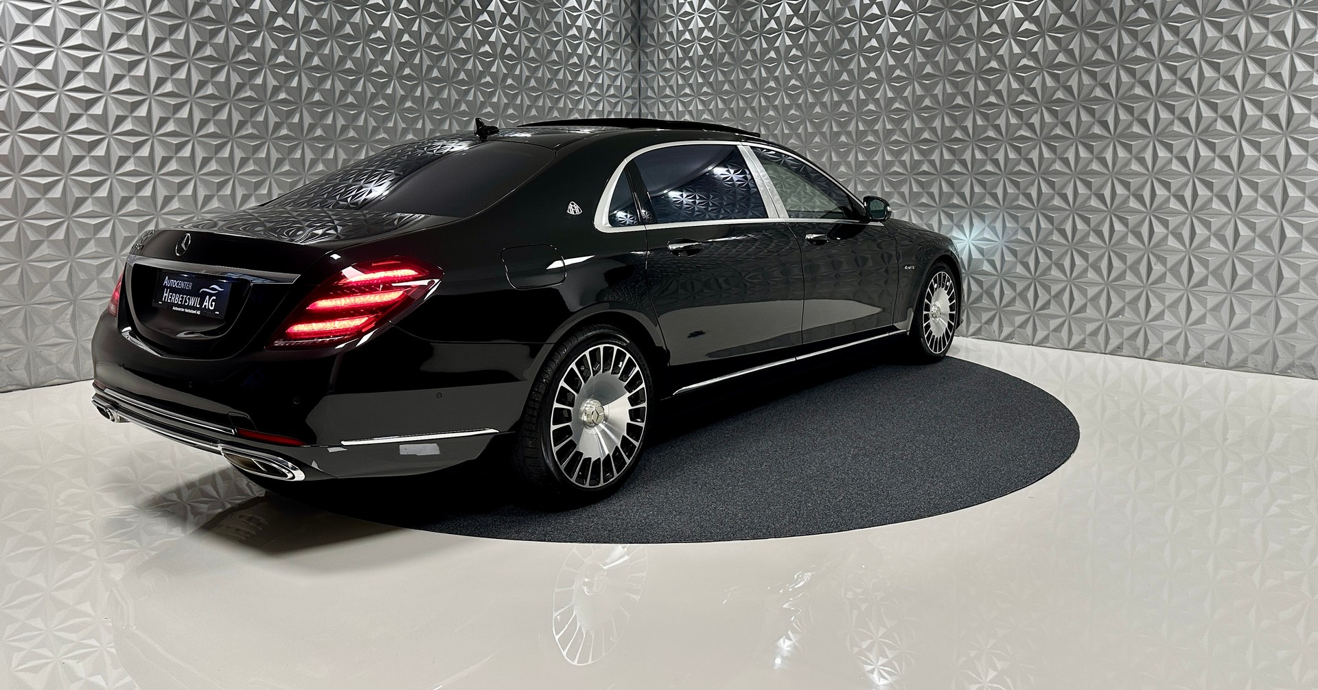 MERCEDES-BENZ S 560 Maybach 4Matic 9G-Tronic-image-4