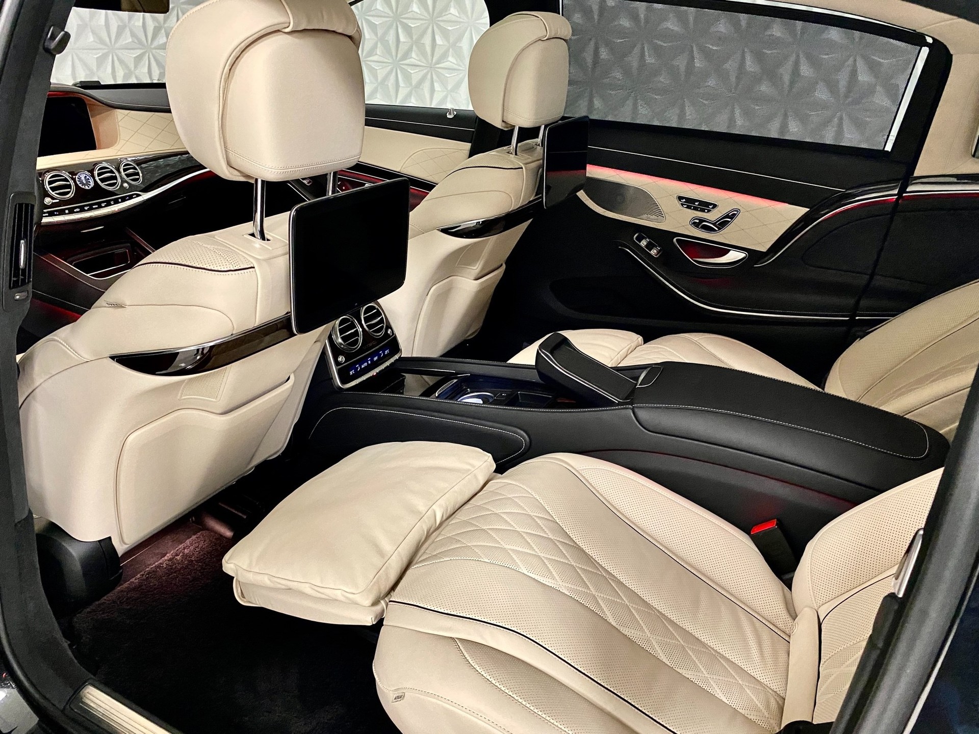 MERCEDES-BENZ S 560 Maybach 4Matic 9G-Tronic-image-14