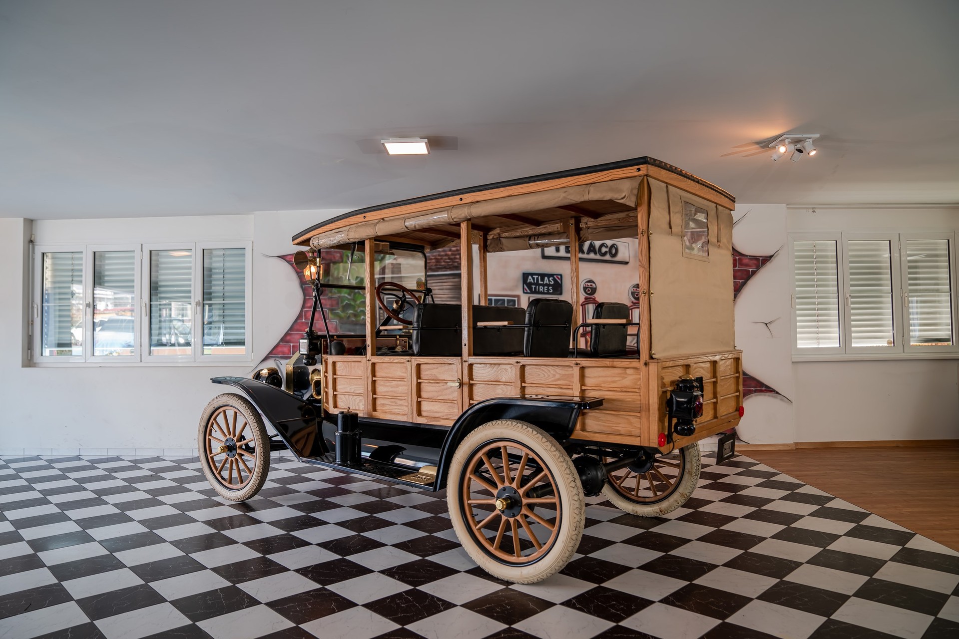FORD 1914 Model T Depot Hack-image-18