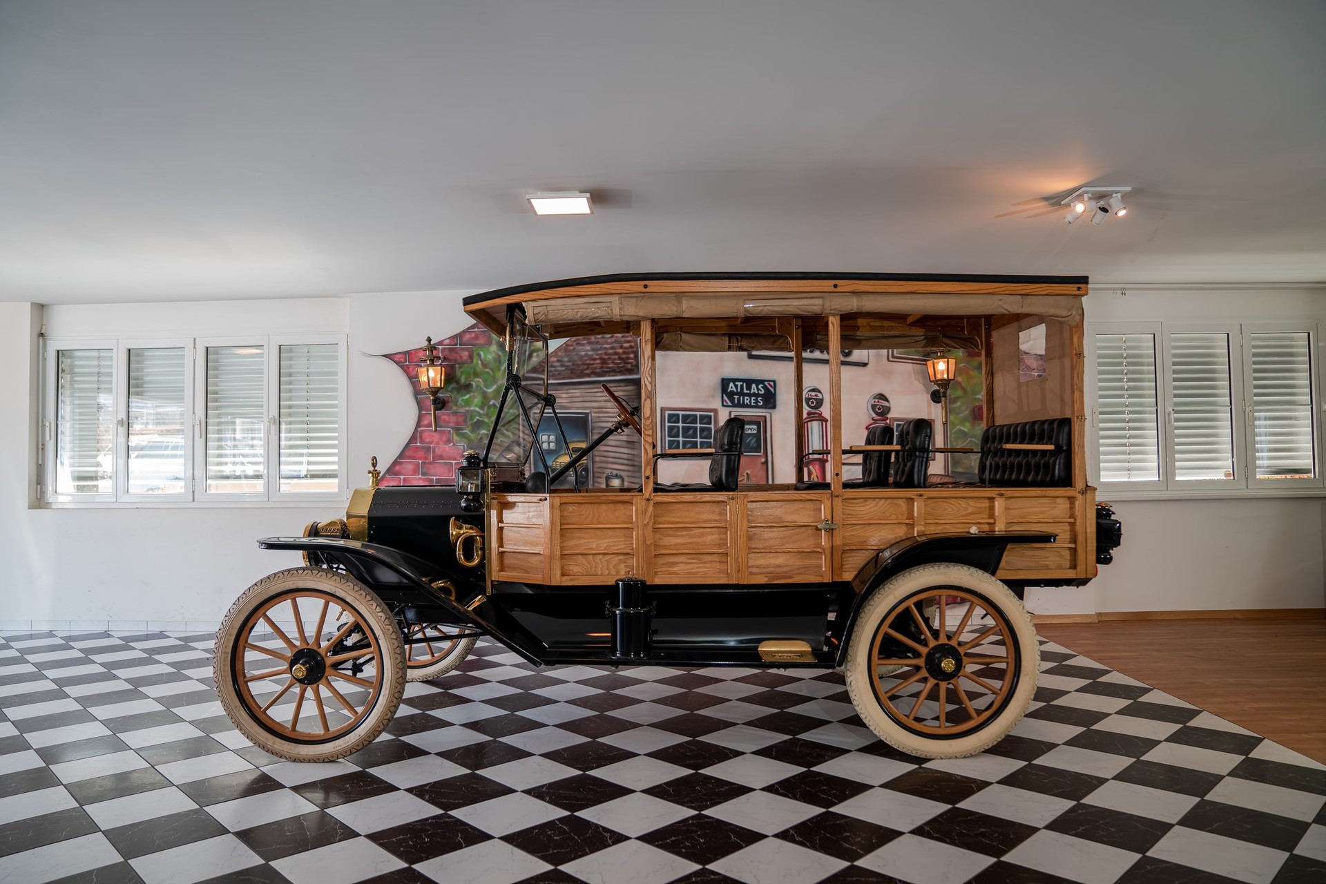FORD 1914 Model T Depot Hack-image-1