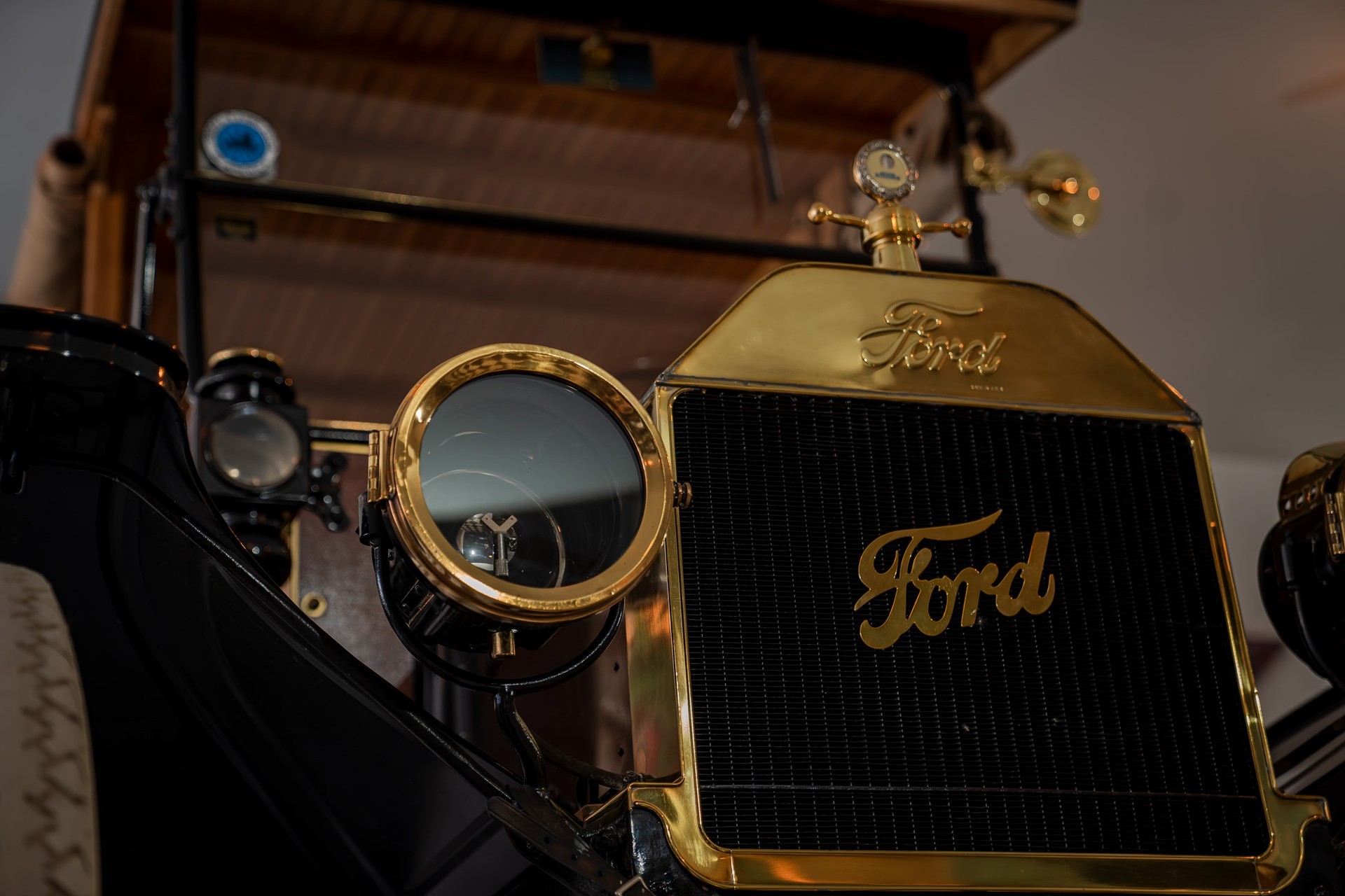 FORD 1914 Model T Depot Hack-image-5
