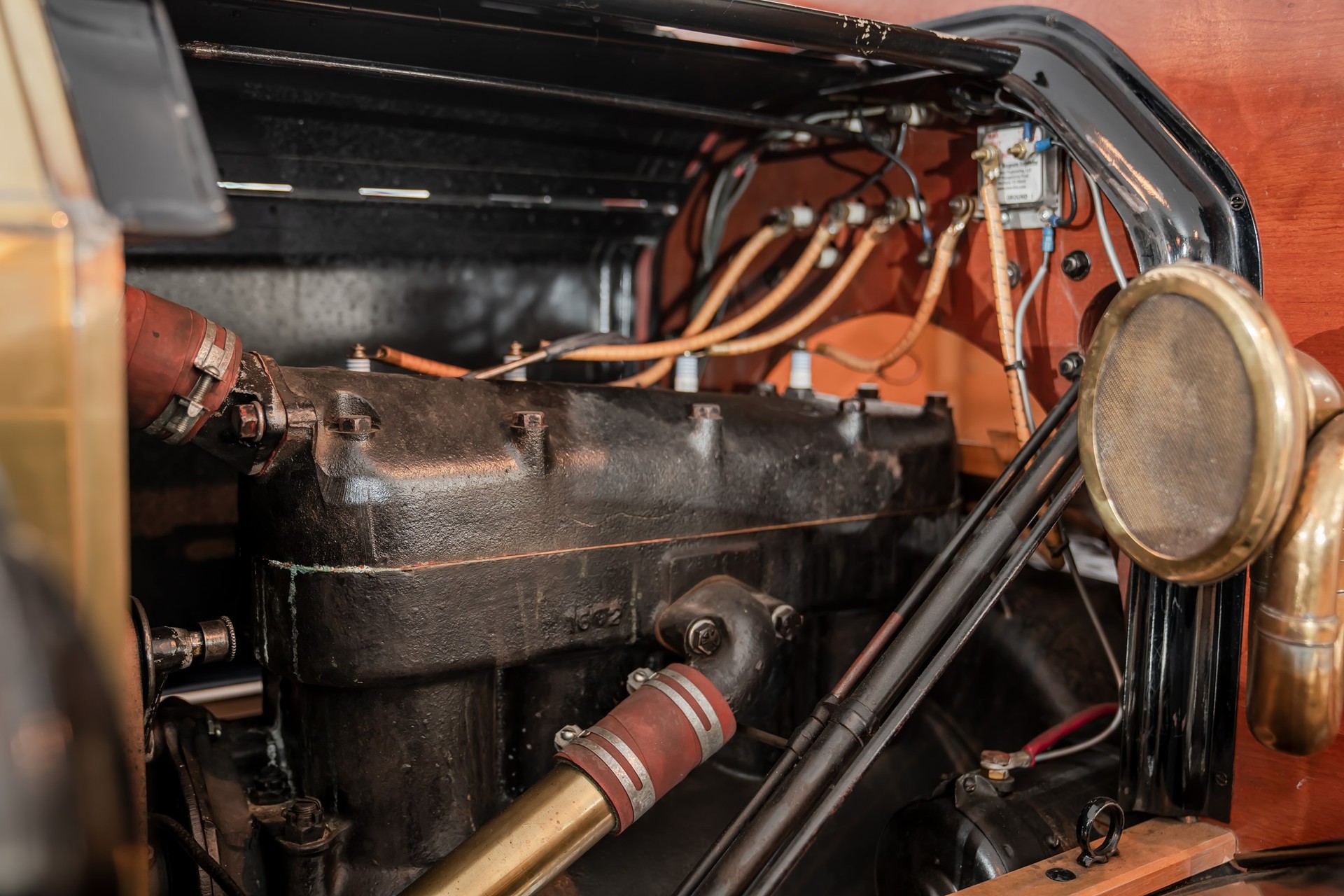FORD 1914 Model T Depot Hack-image-7
