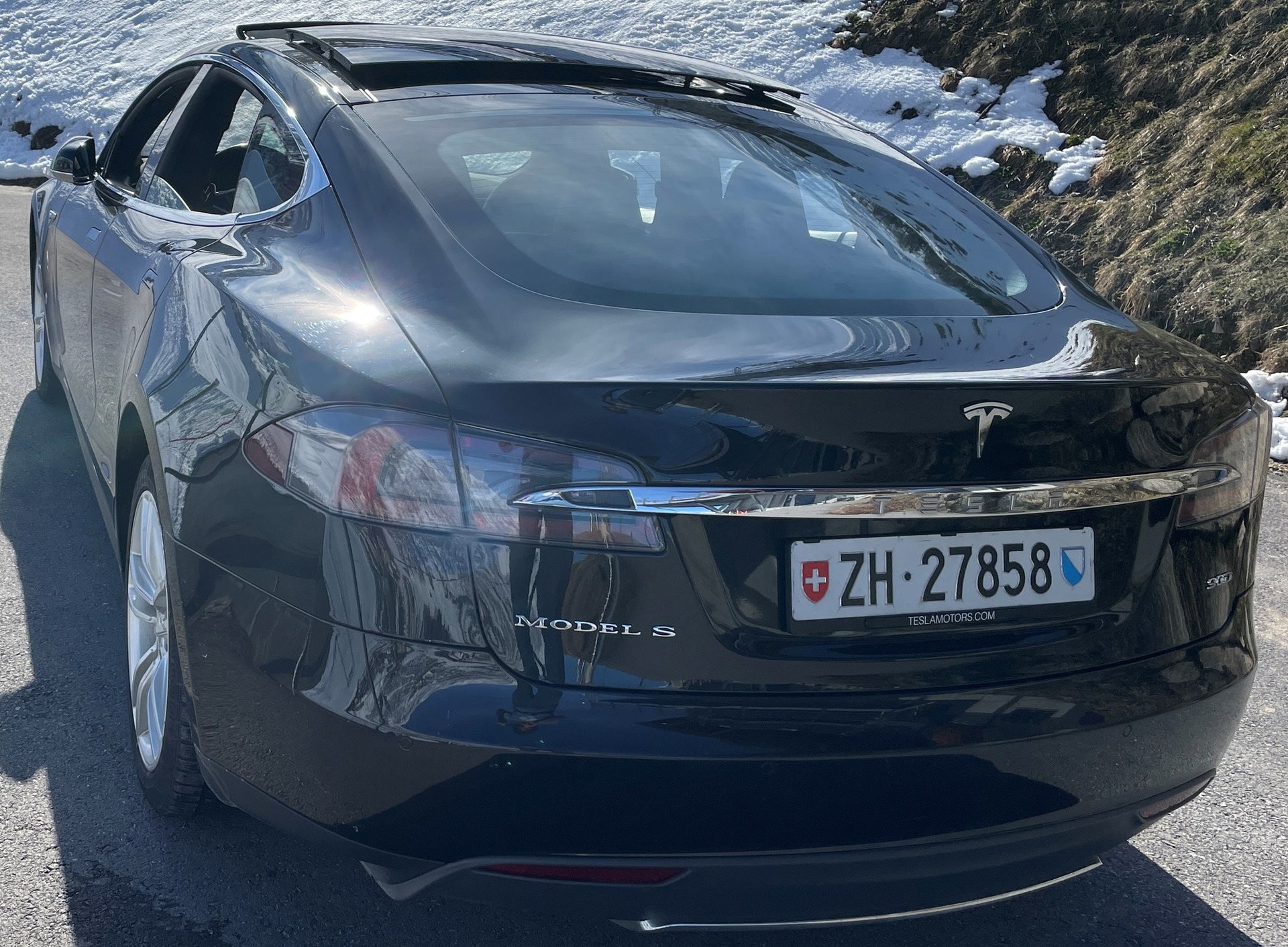 TESLA Model S 90 D-image-3