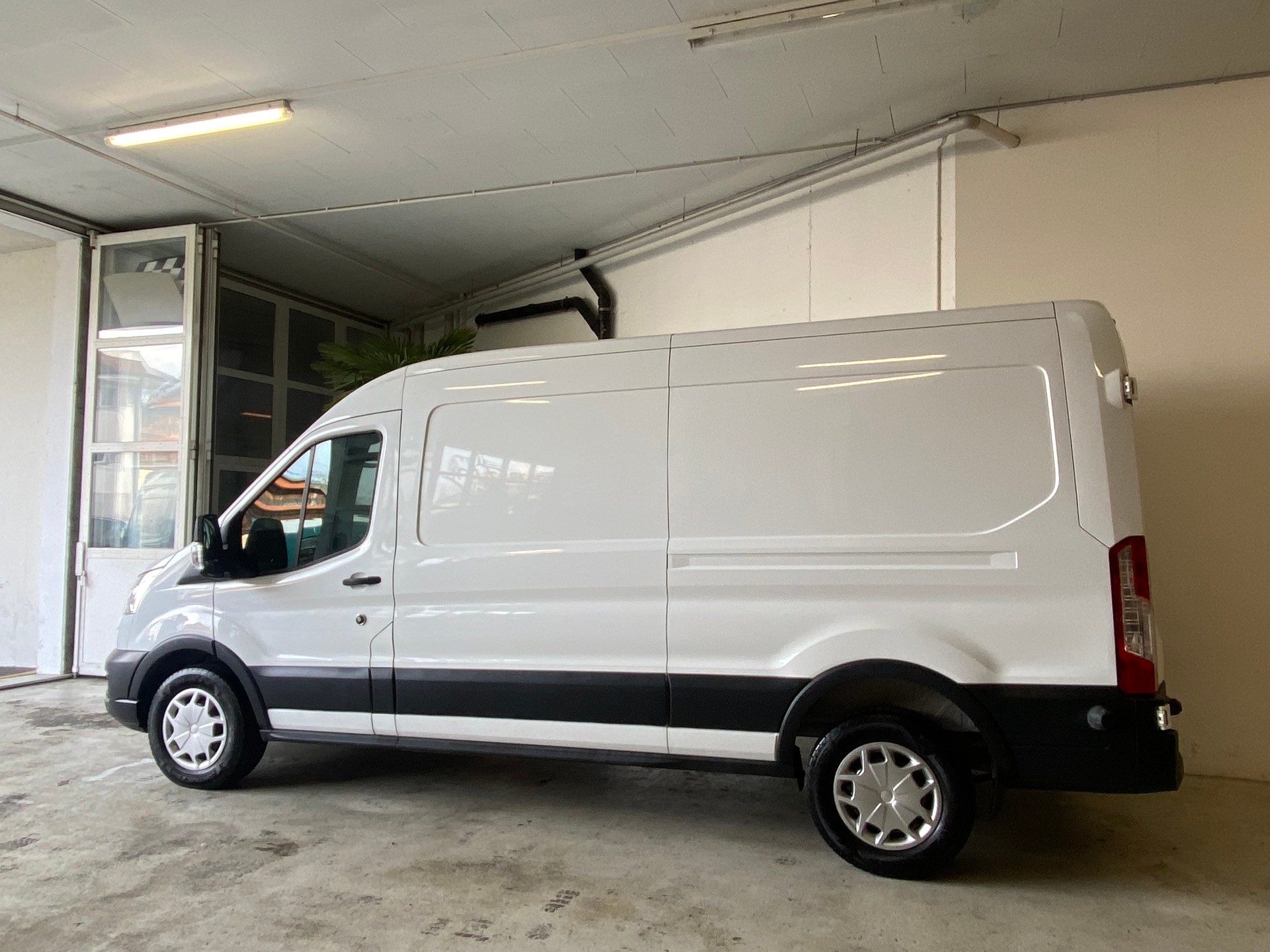 FORD Transit L3 Trend 2.0 TDCi 130 FWD-image-1