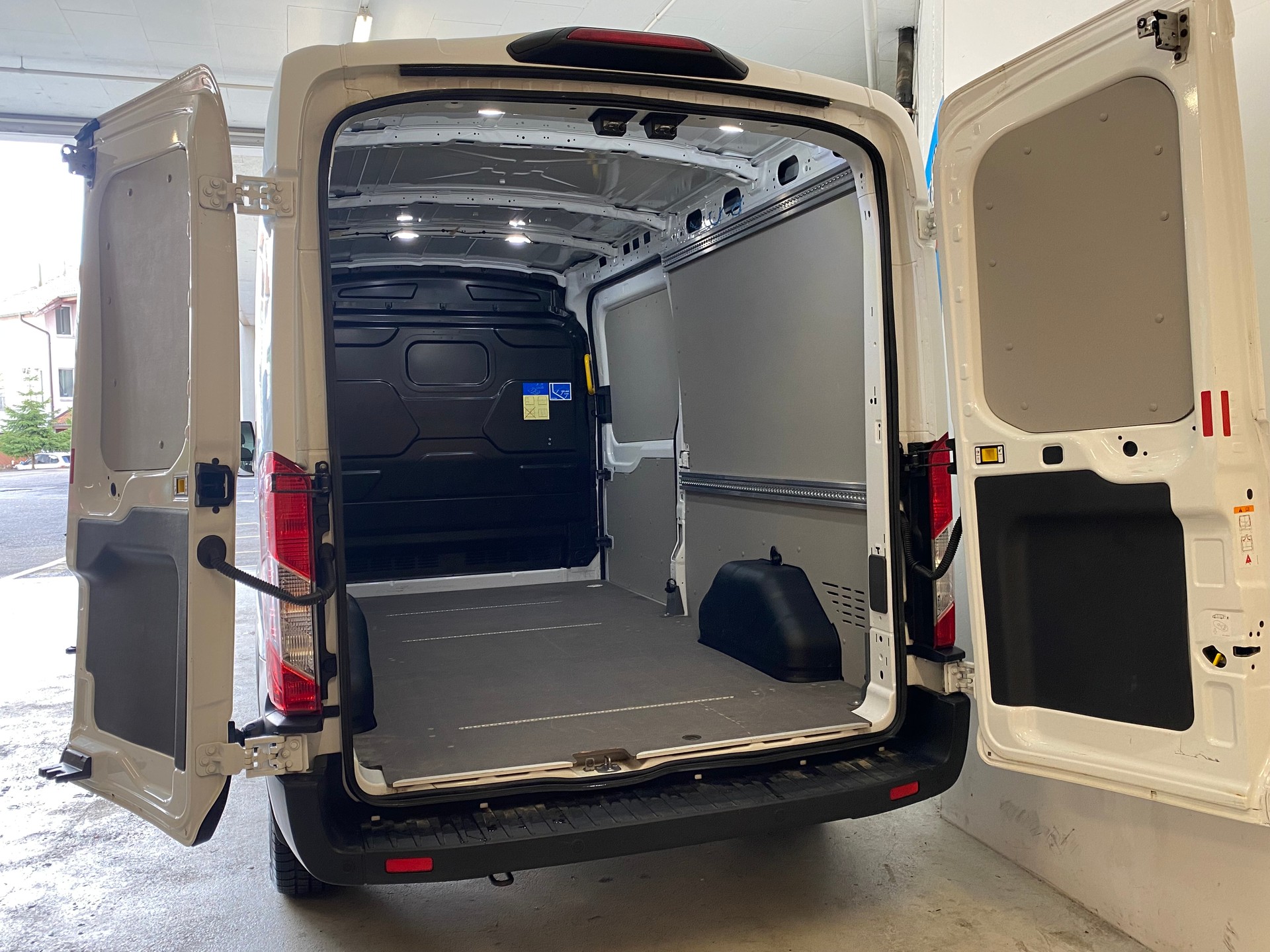 FORD Transit L3 Trend 2.0 TDCi 130 FWD-image-3