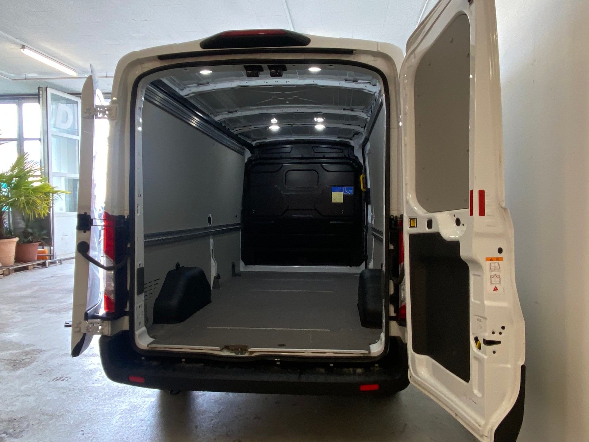 FORD Transit L3 Trend 2.0 TDCi 130 FWD-image-4
