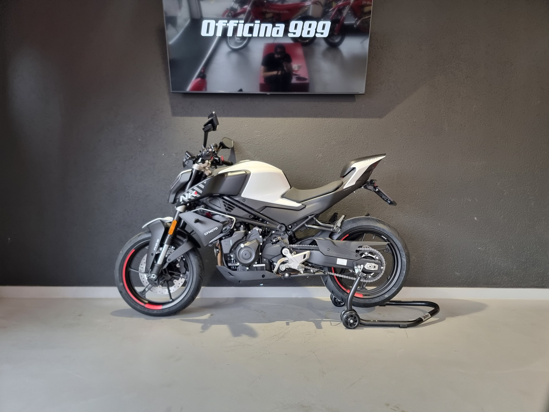 CF MOTO 450NK-showroom-element-1