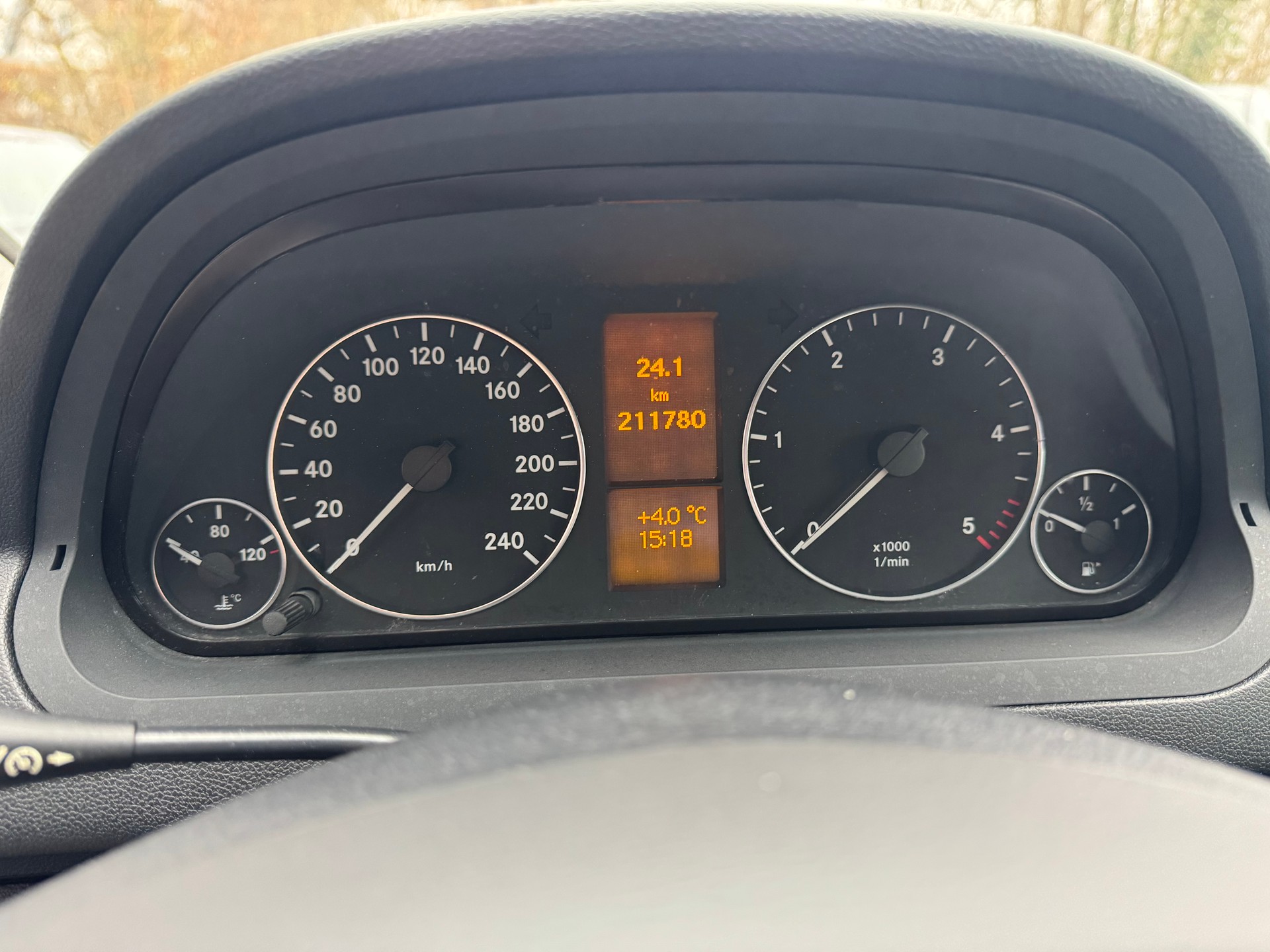 MERCEDES-BENZ A 200-image-14