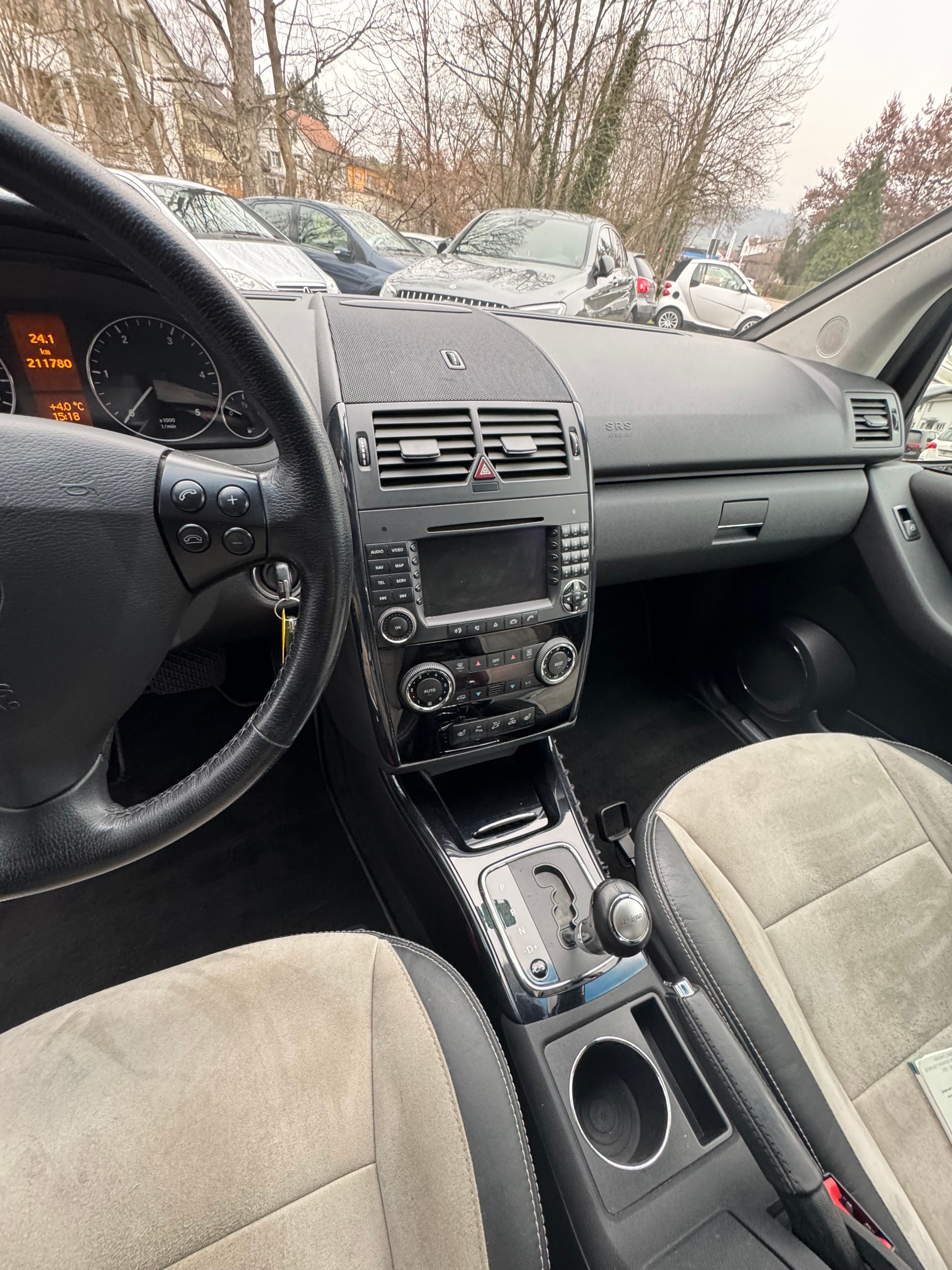 MERCEDES-BENZ A 200-image-13