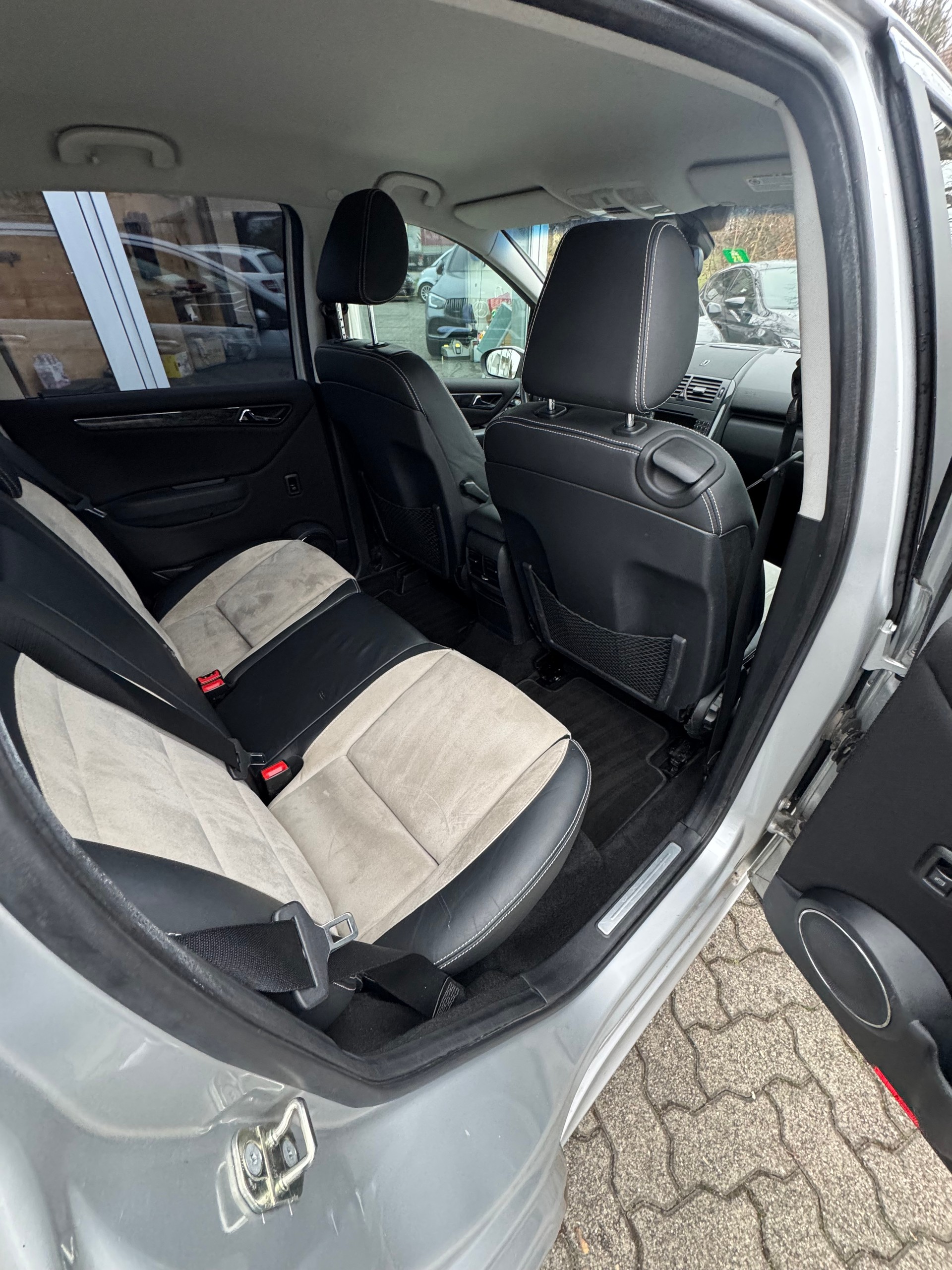 MERCEDES-BENZ A 200-image-7