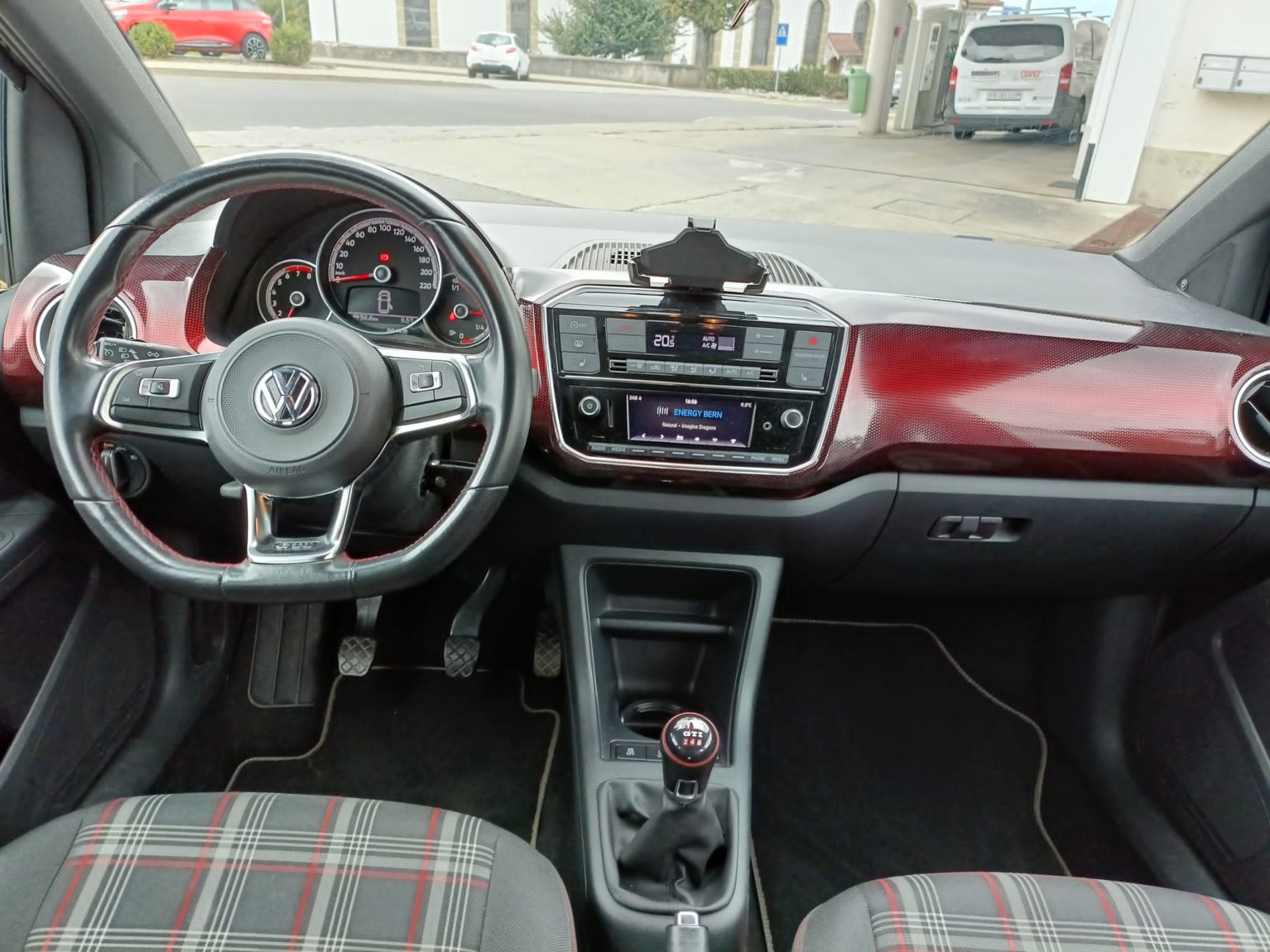 VW Up 1.0 TSI GTI-image-10