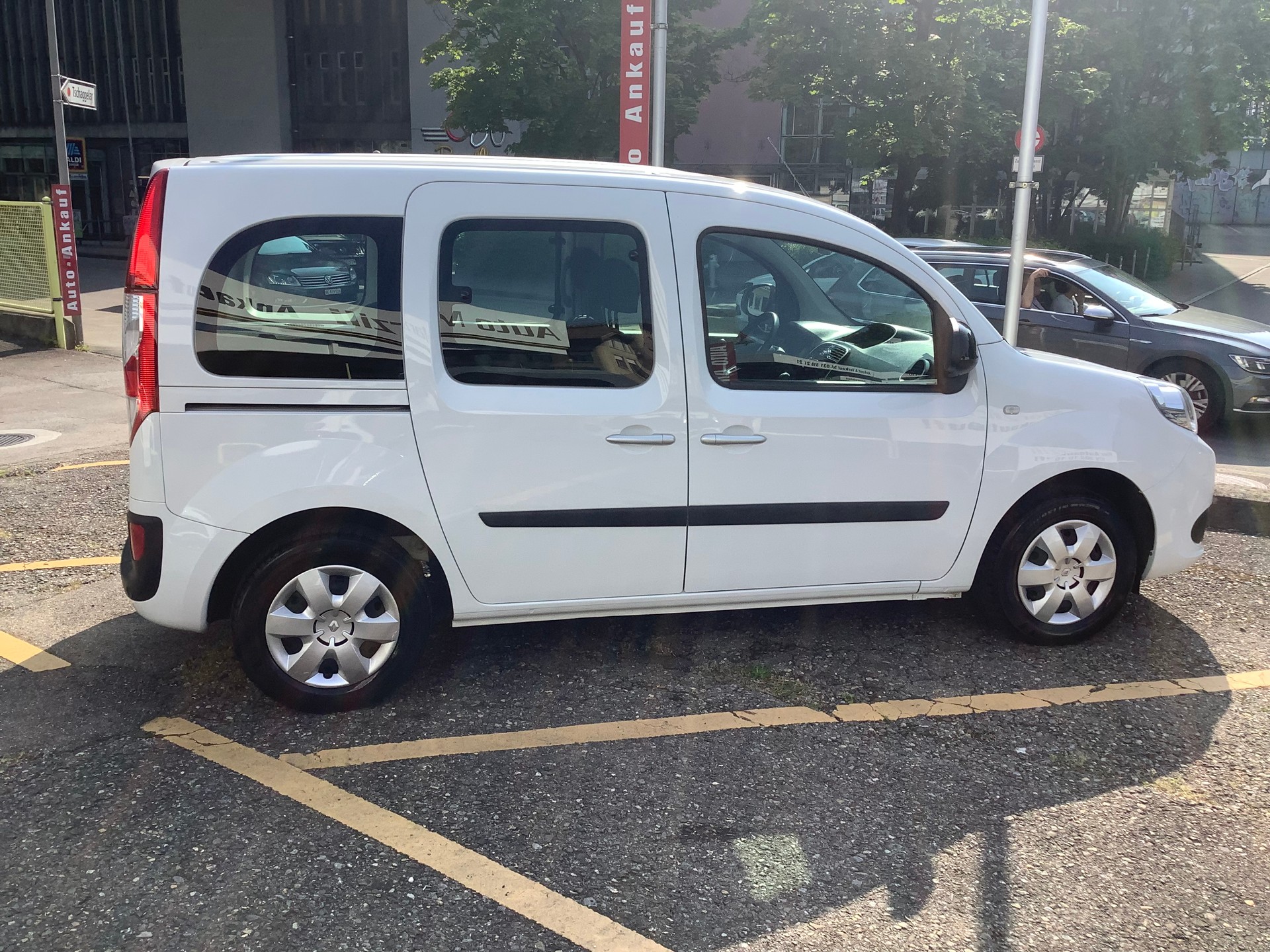 RENAULT Kangoo 1.2 16V Turbo Zen+-image-9