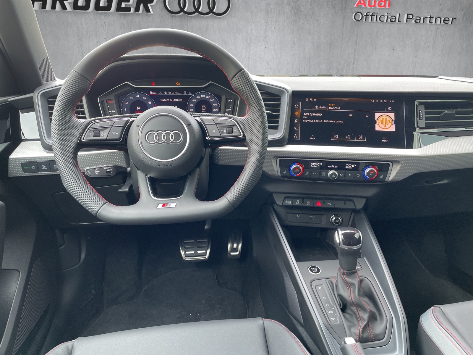AUDI S line Attraction S-tronic-image-9
