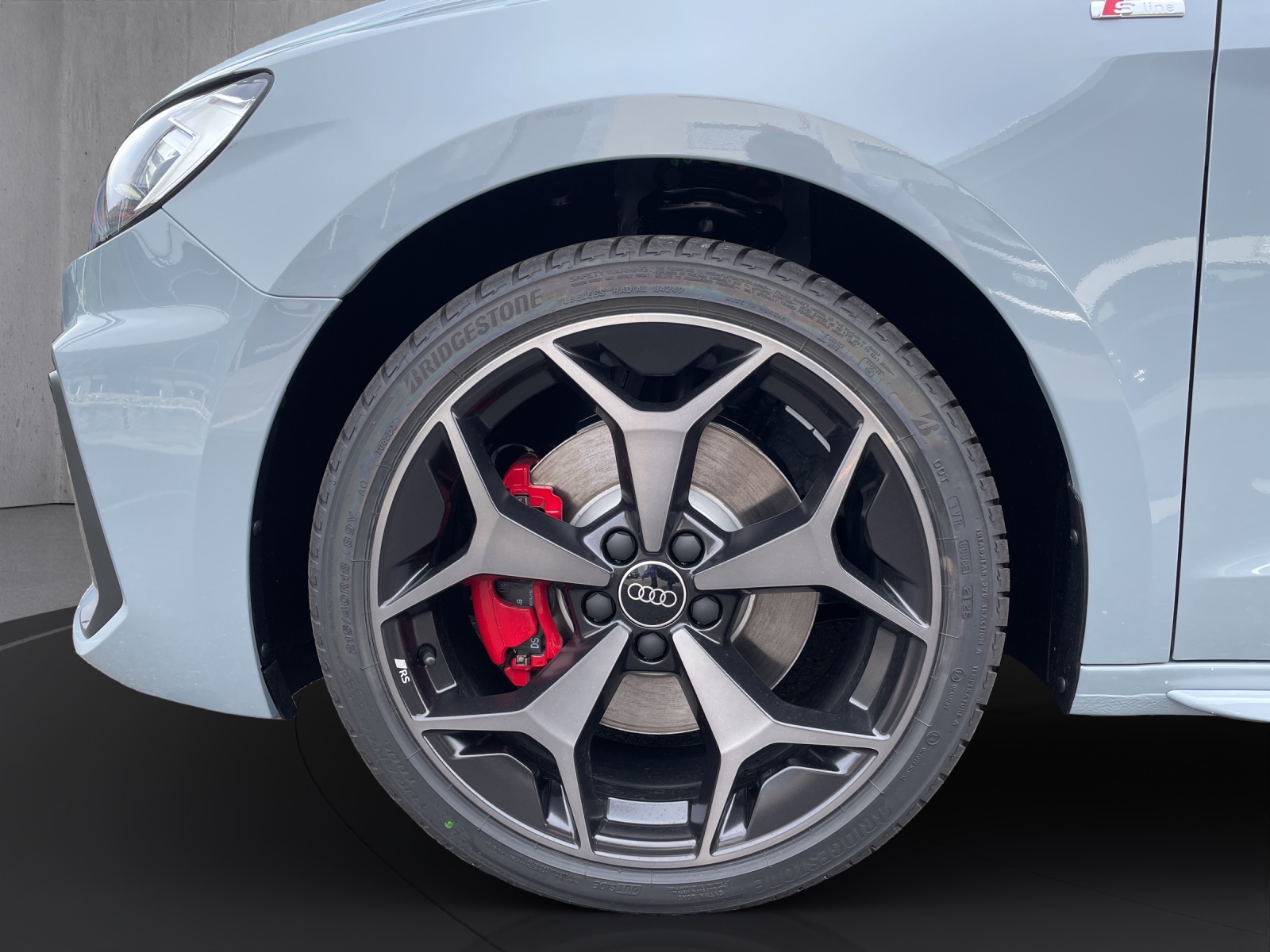 AUDI S line Attraction S-tronic-image-15