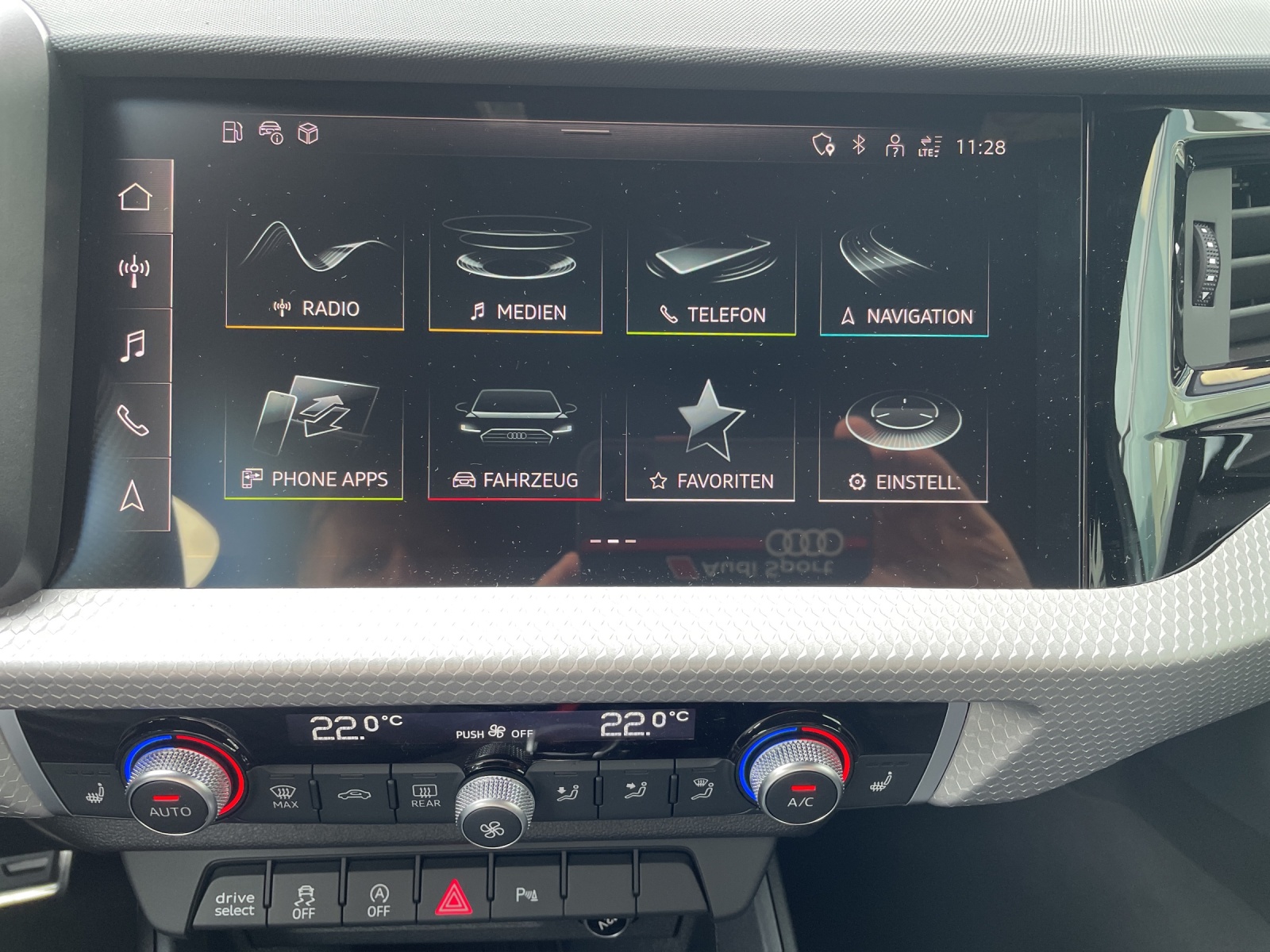 AUDI S line Attraction S-tronic-image-12