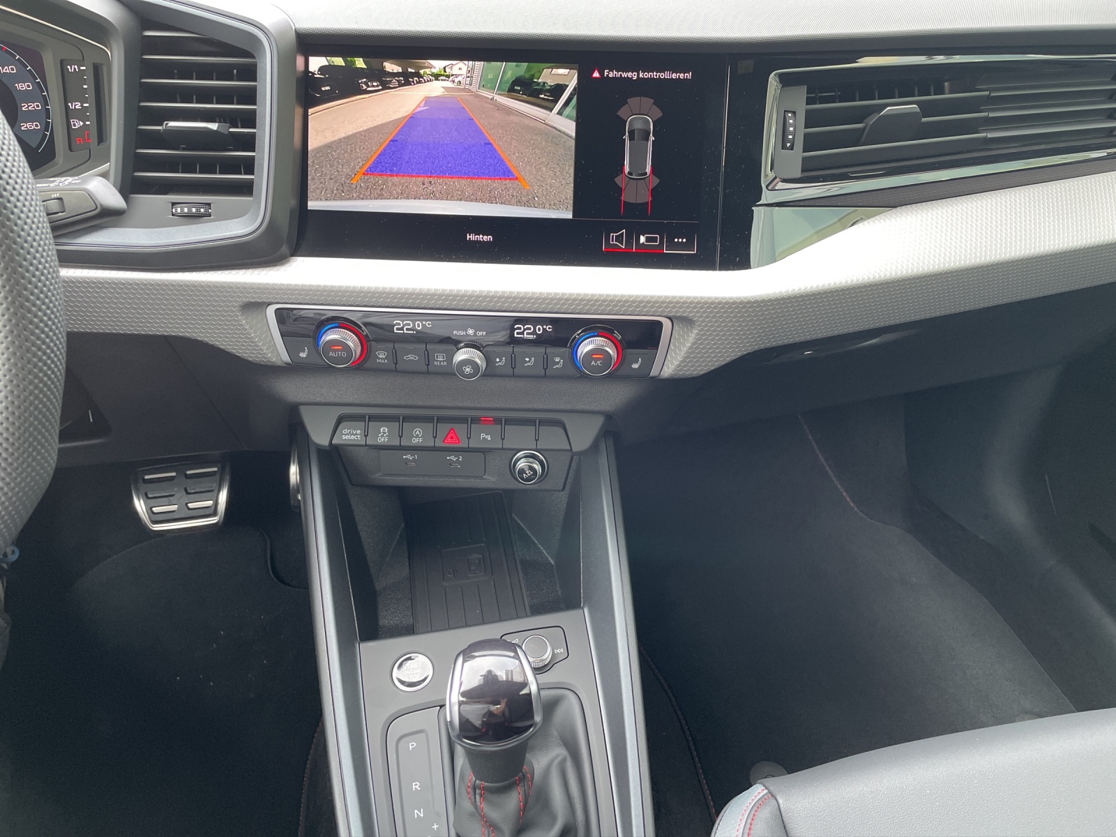 AUDI S line Attraction S-tronic-image-11