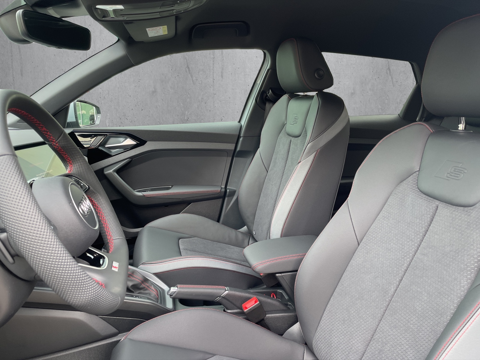 AUDI S line Attraction S-tronic-image-6