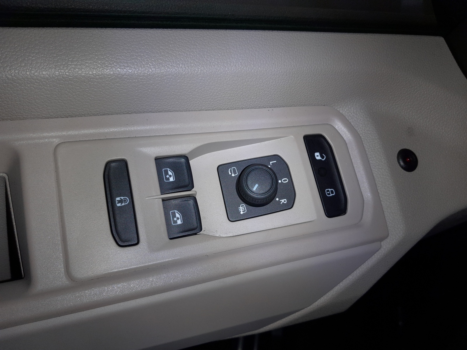 VW California 2.0 TDI Beach Tour-image-13