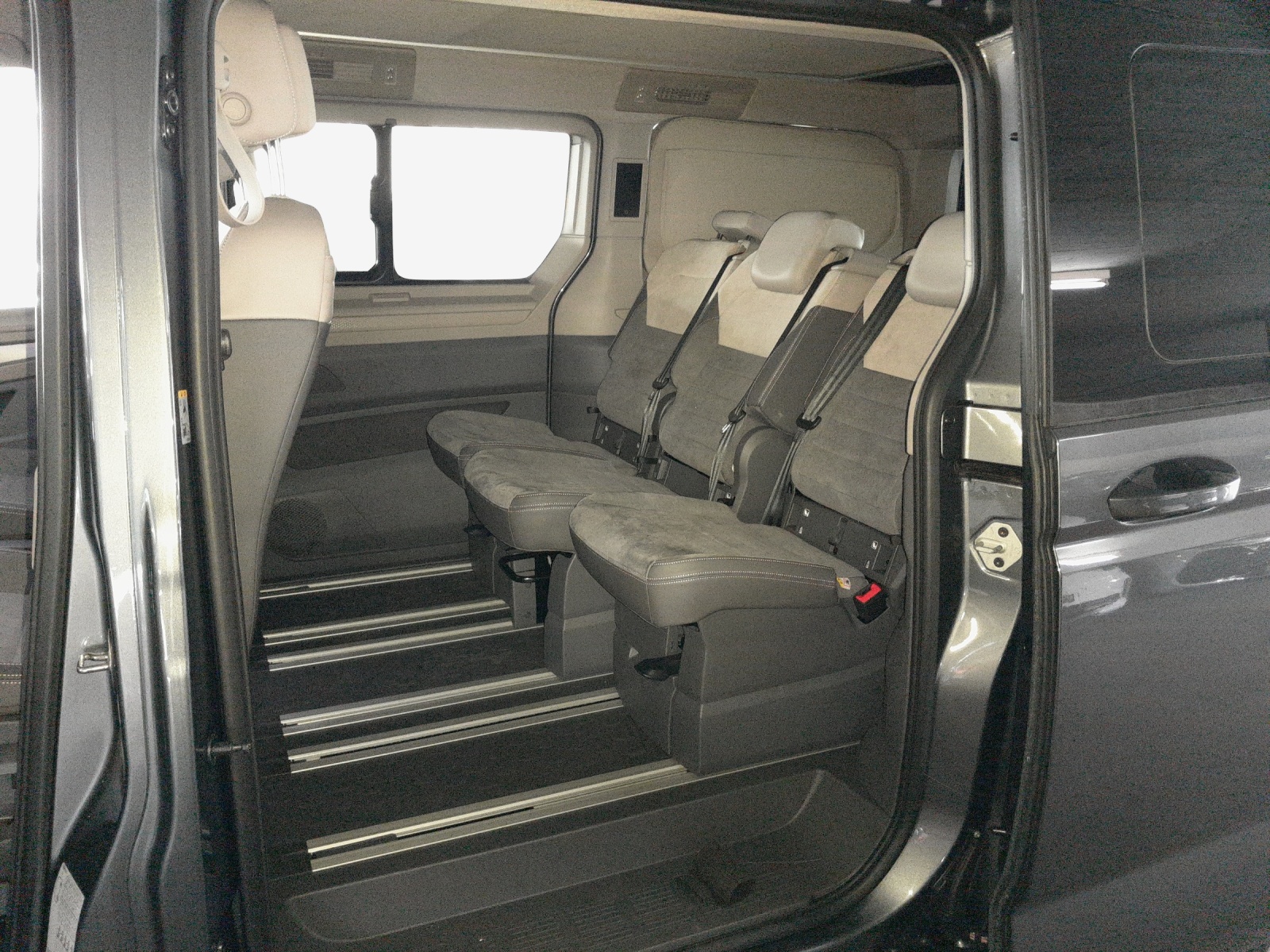 VW California 2.0 TDI Beach Tour-image-11