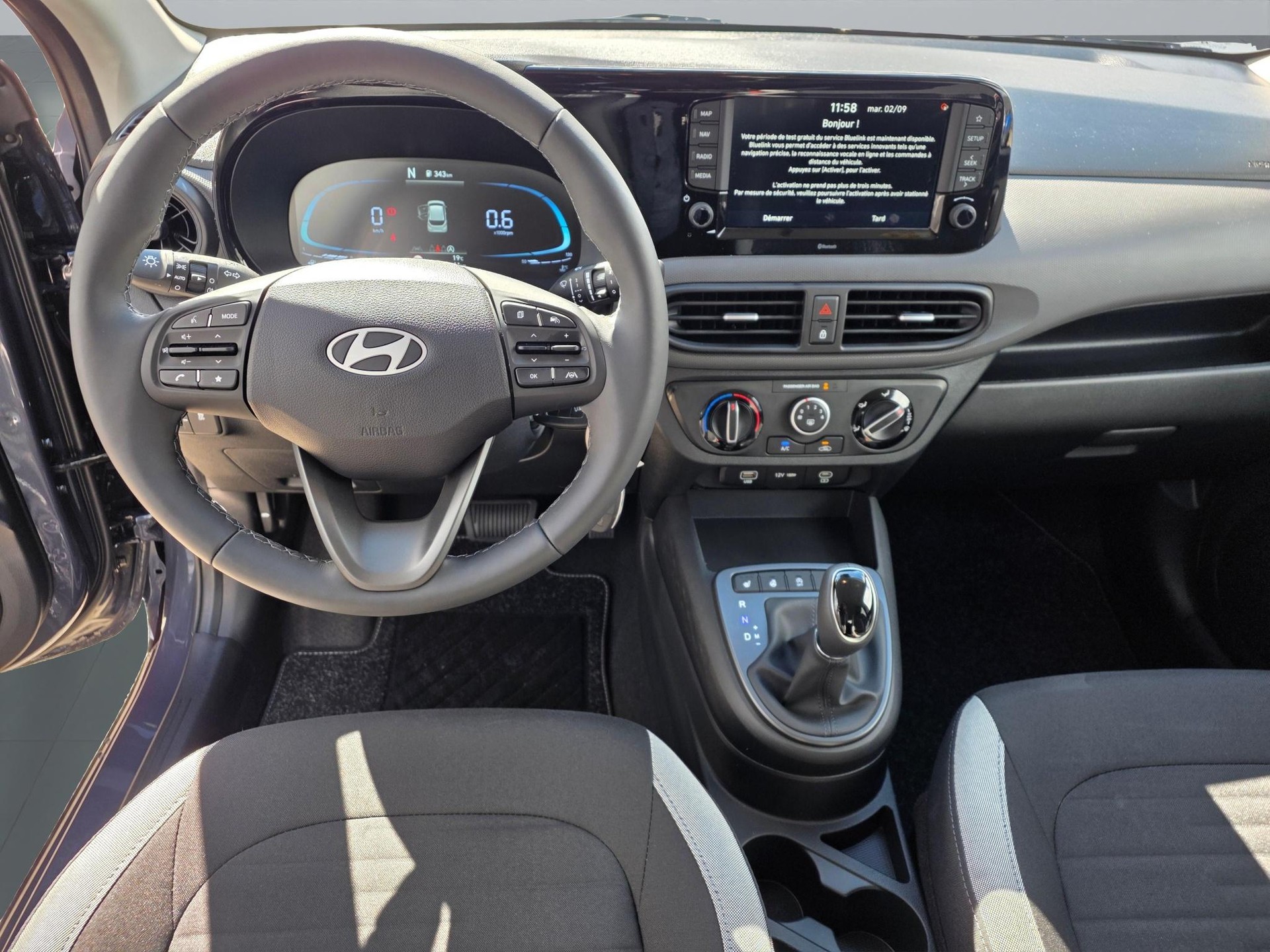 HYUNDAI i10 1.2 Amplia-image-12