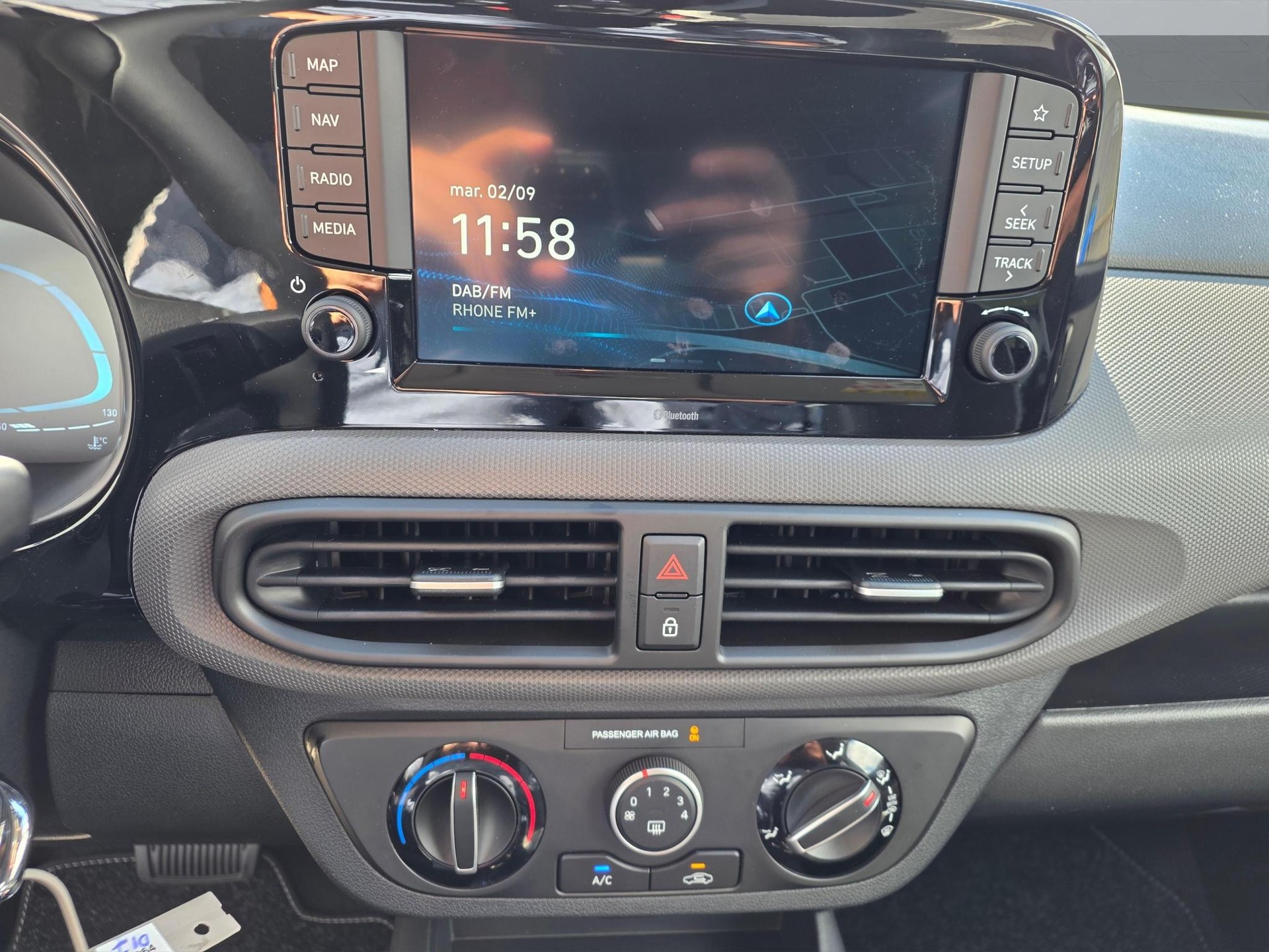 HYUNDAI i10 1.2 Amplia-image-14