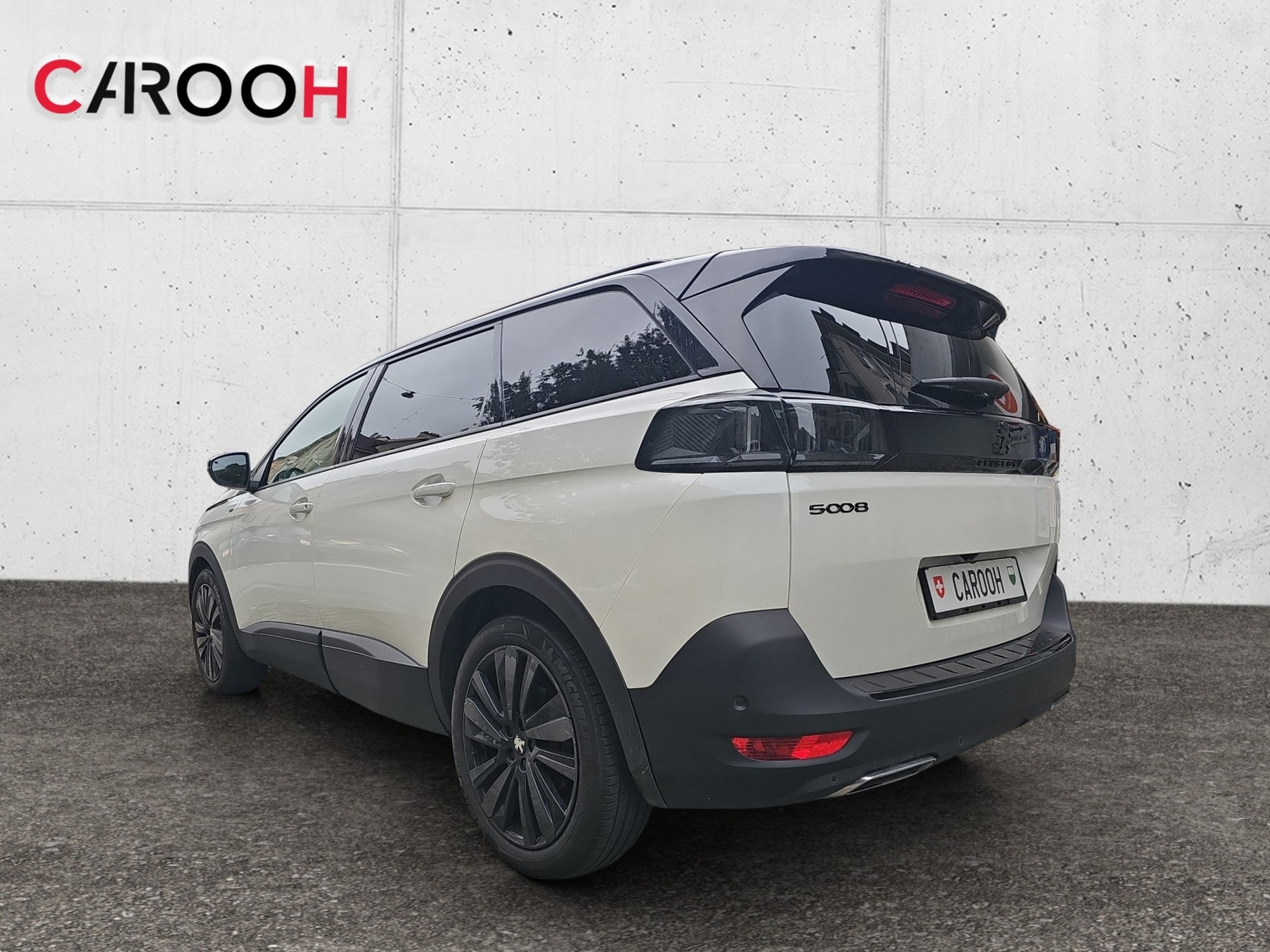 PEUGEOT 5008 1.6 Pure Tech GT Pack EAT8-image-6