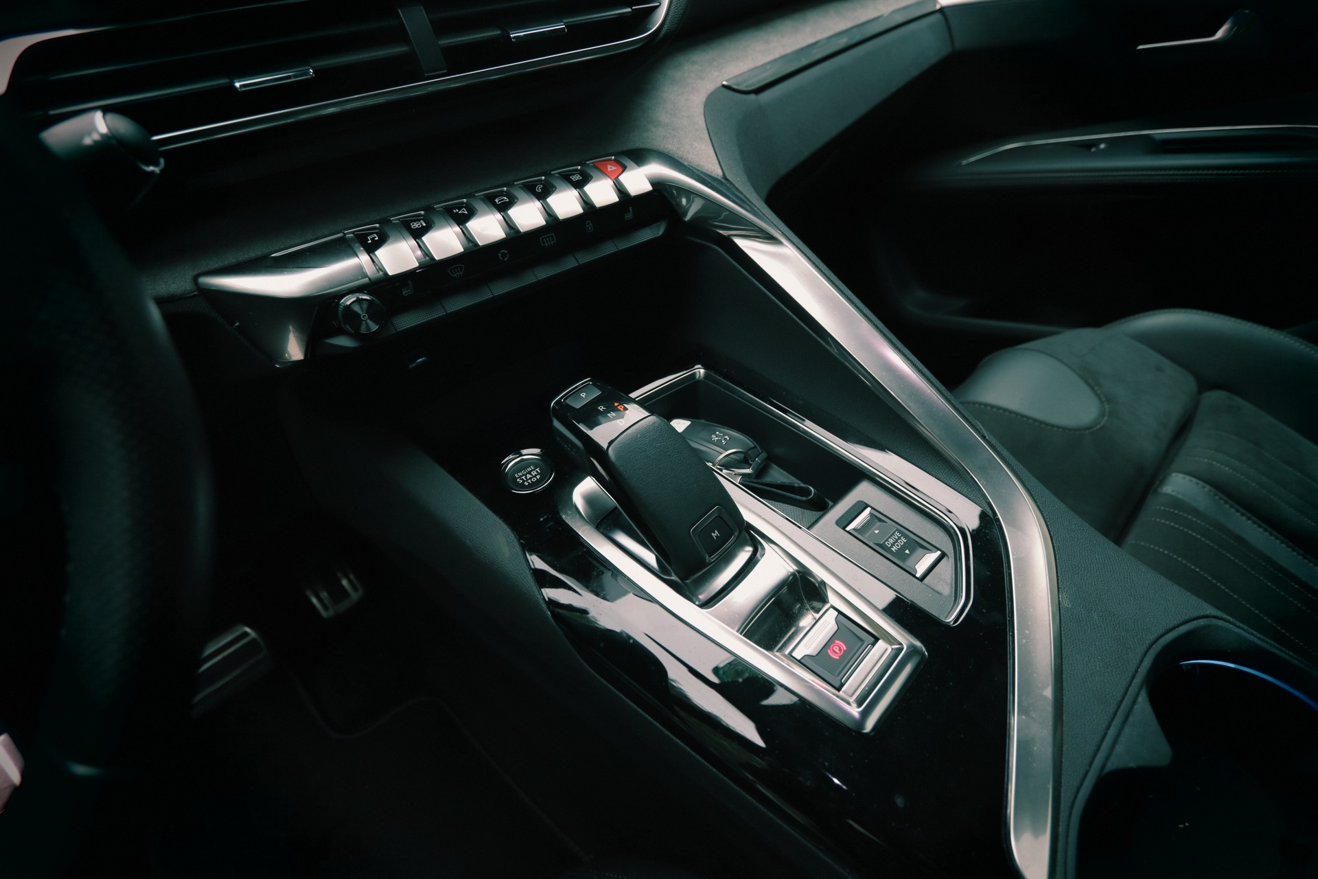 PEUGEOT 5008 1.6 Pure Tech GT Pack EAT8-image-18
