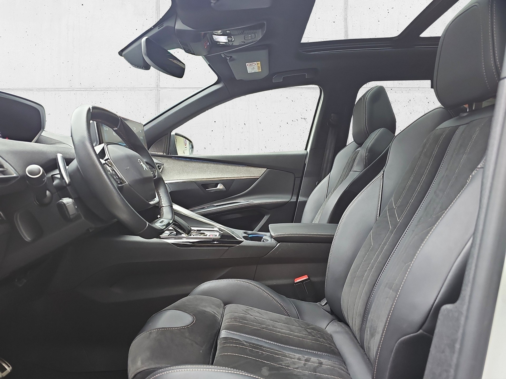 PEUGEOT 5008 1.6 Pure Tech GT Pack EAT8-image-9