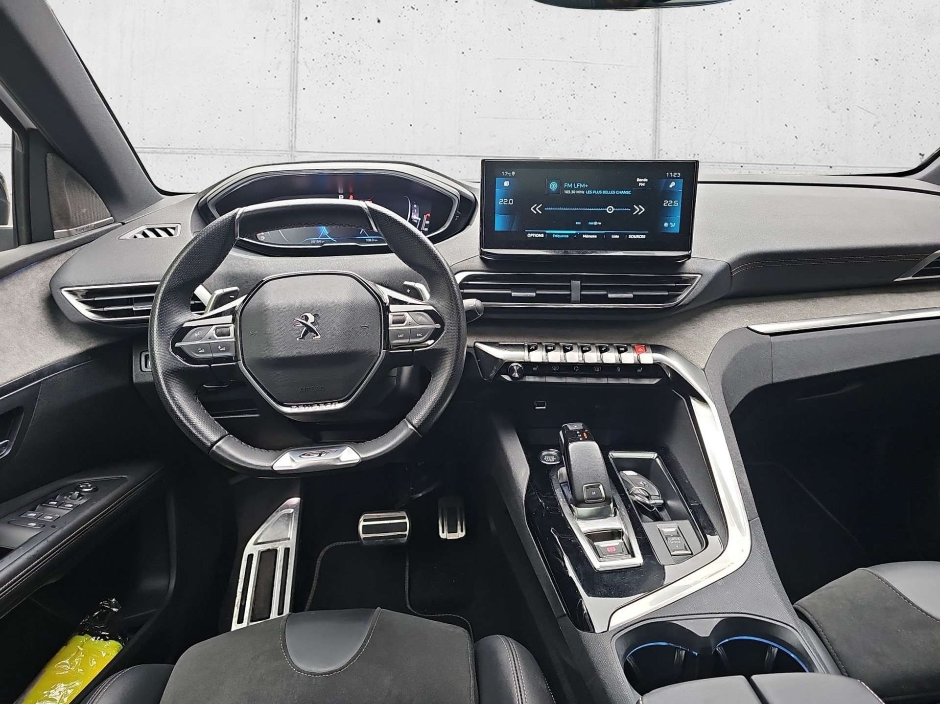 PEUGEOT 5008 1.6 Pure Tech GT Pack EAT8-image-12