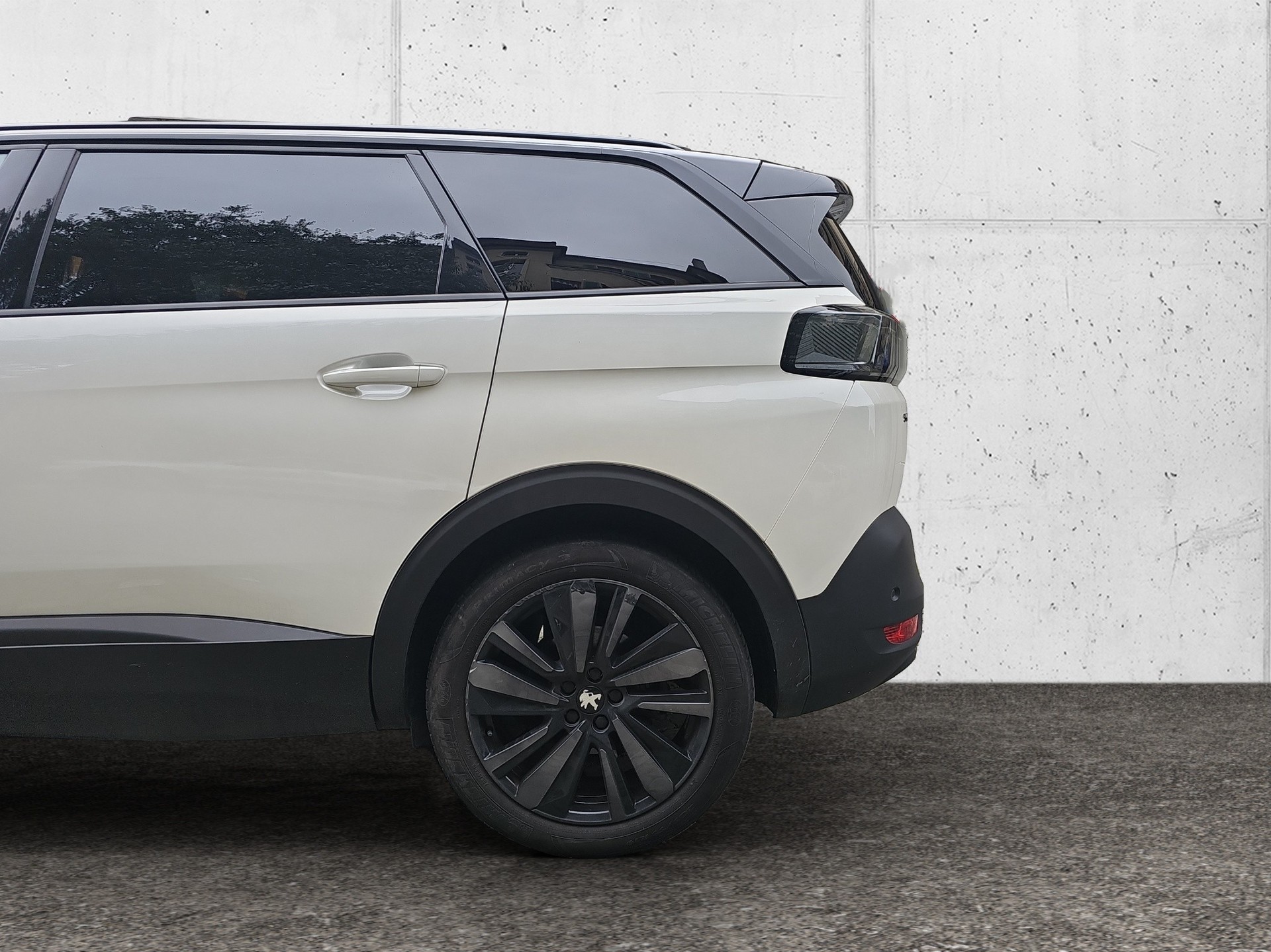 PEUGEOT 5008 1.6 Pure Tech GT Pack EAT8-image-5