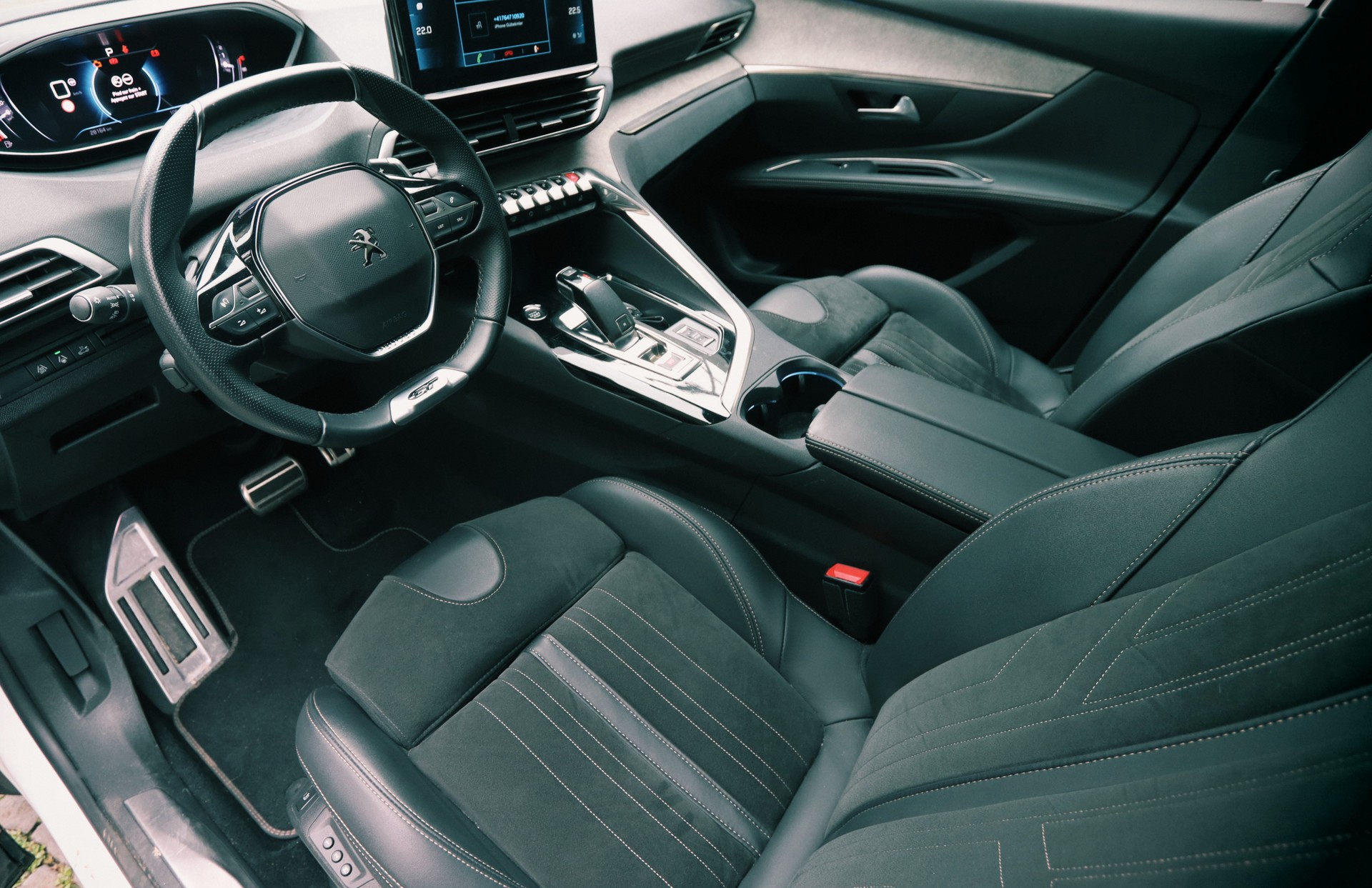PEUGEOT 5008 1.6 Pure Tech GT Pack EAT8-image-10