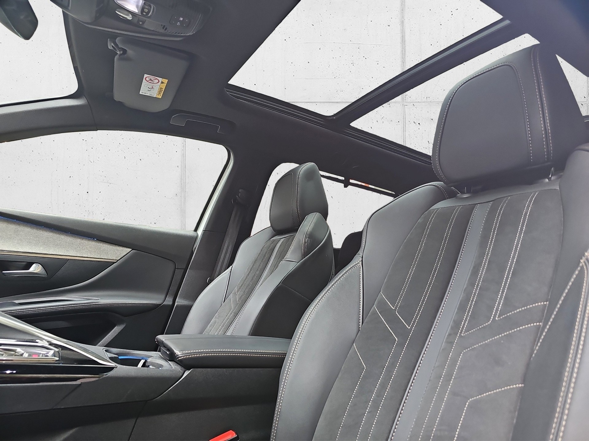 PEUGEOT 5008 1.6 Pure Tech GT Pack EAT8-image-11