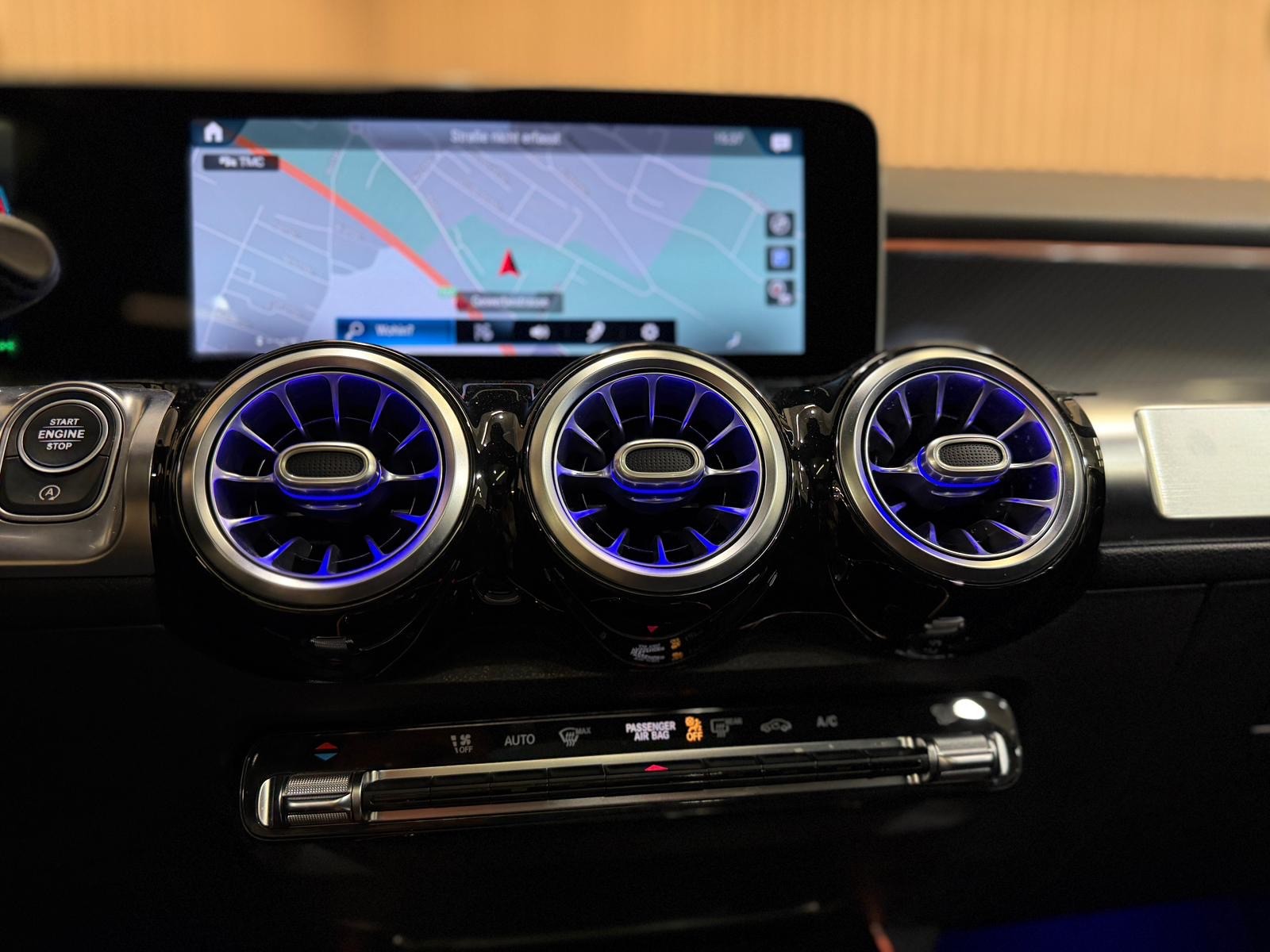 MERCEDES-BENZ GLB 220 d 4Matic AMG Line 8G-Tronic-image-11