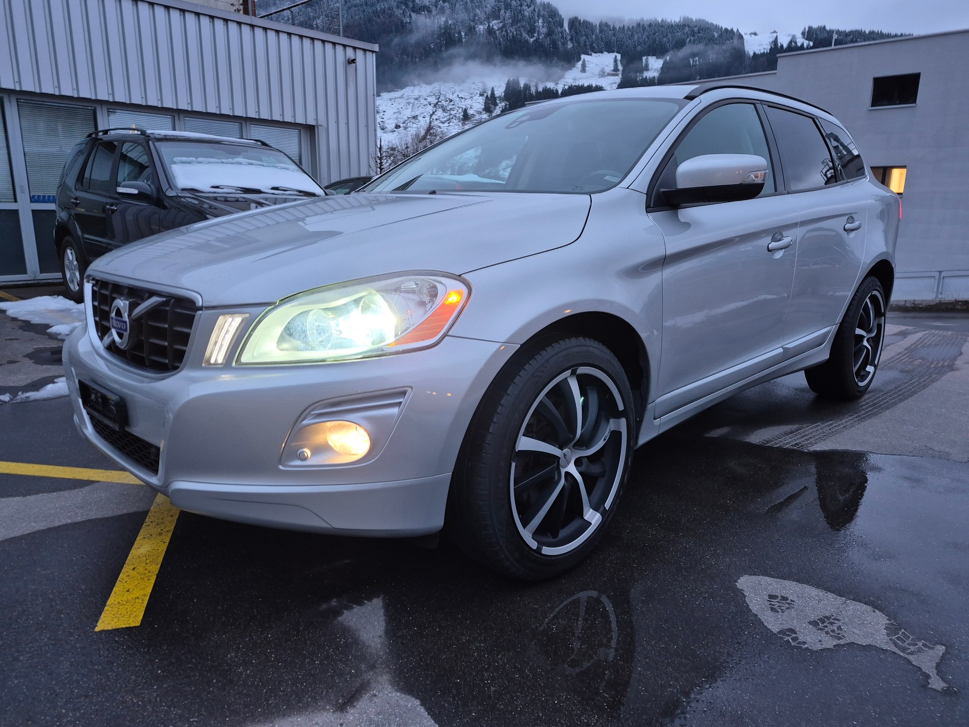 VOLVO XC60 2.4D Geartronic-image-1