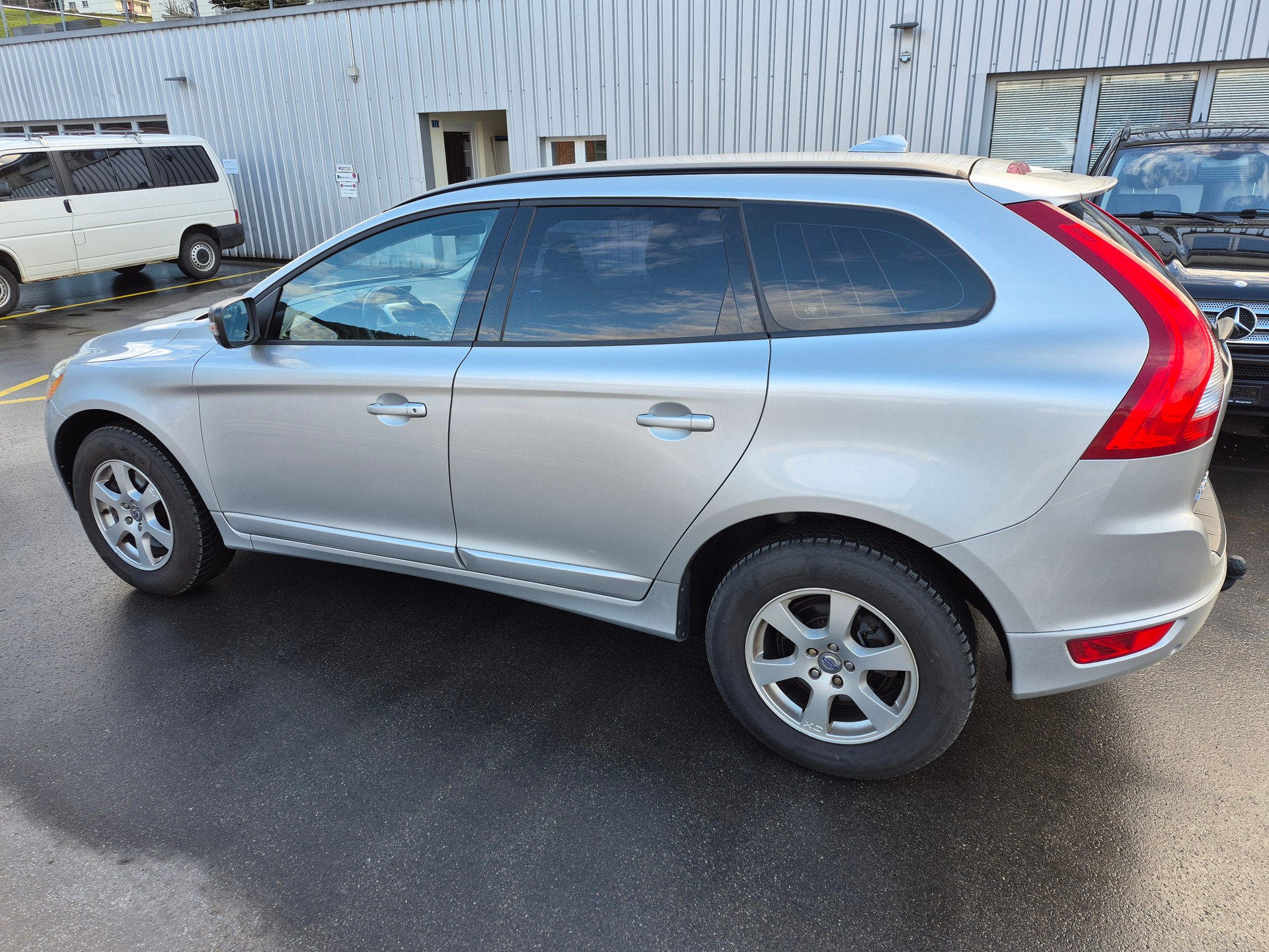 VOLVO XC60 2.4D Geartronic-image-11