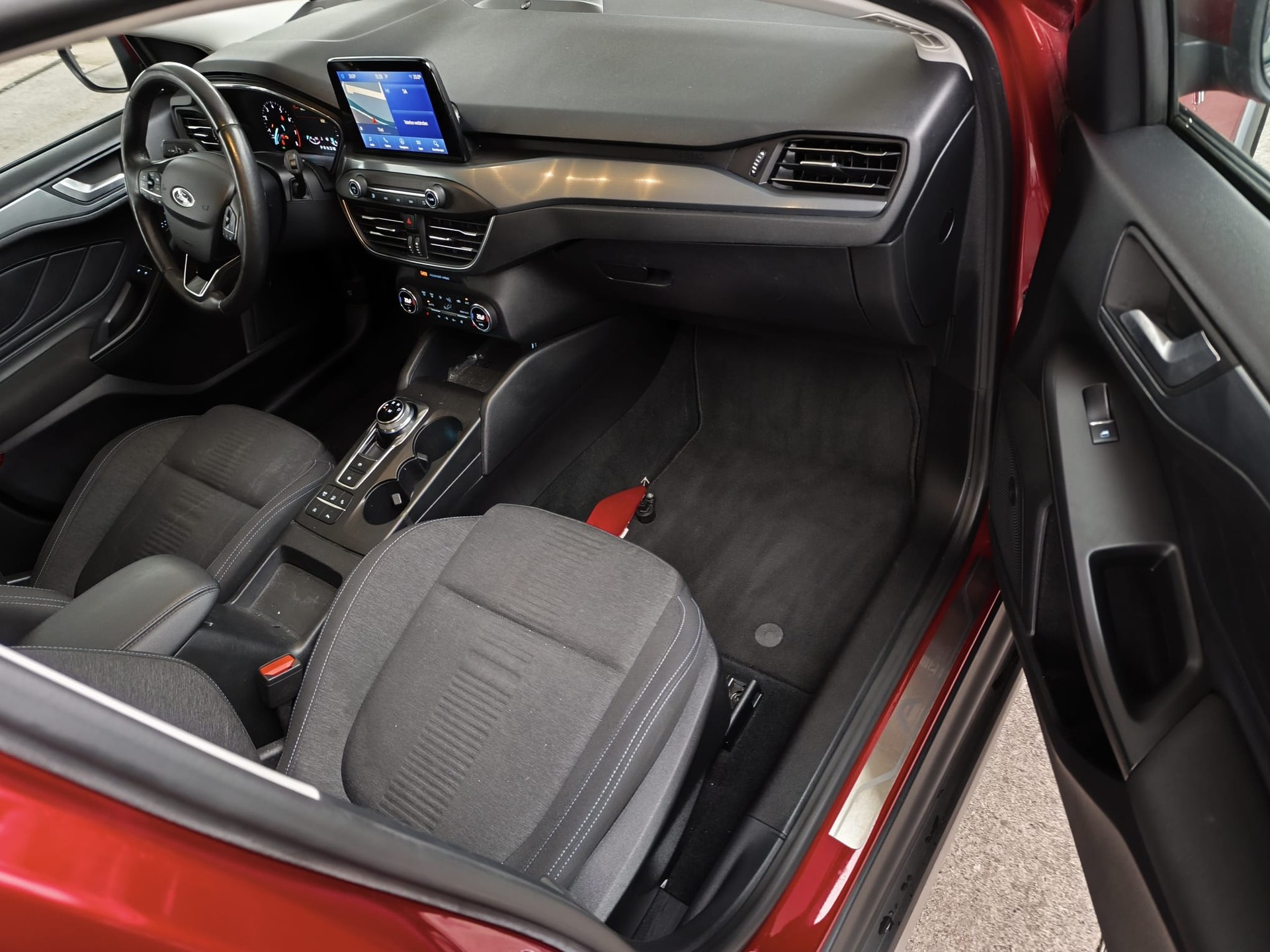 FORD Focus 1.0 SCTi Active Vignale Automatic-image-8
