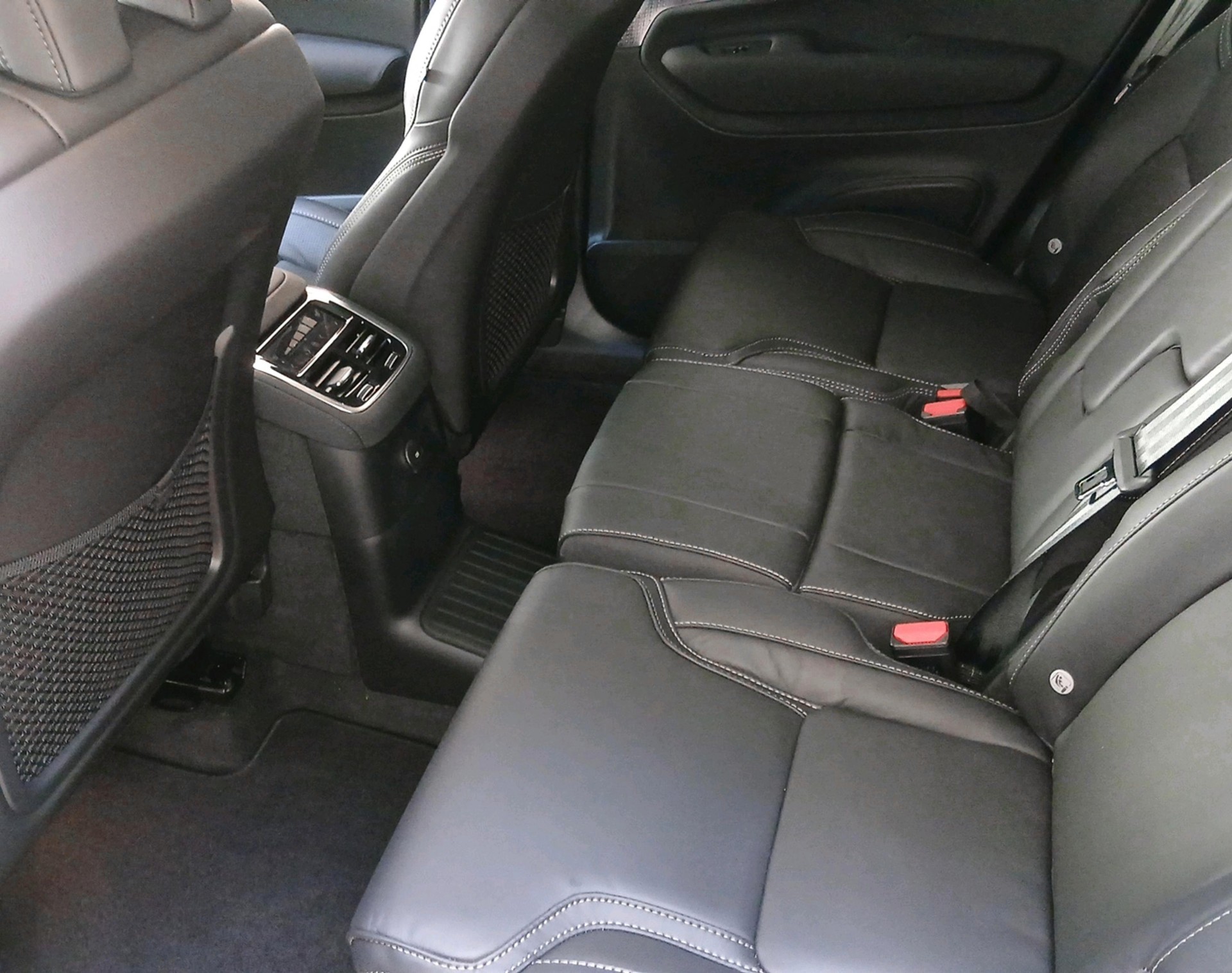 VOLVO XC90 2.0 T8 TE Ultra Bright eA-image-3