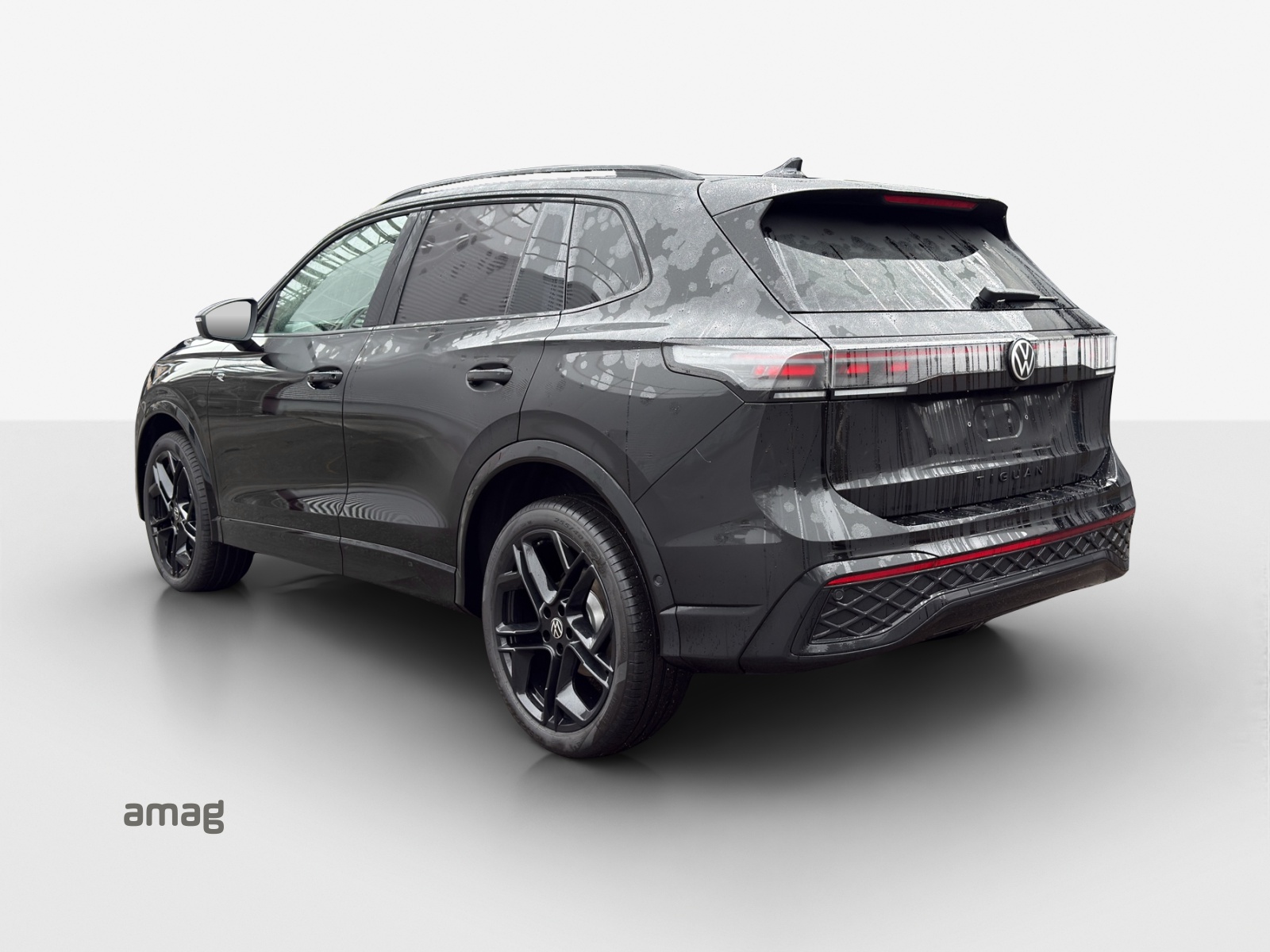 VW Tiguan 2.0 TSI DSG R-Line 4Motion-image-2