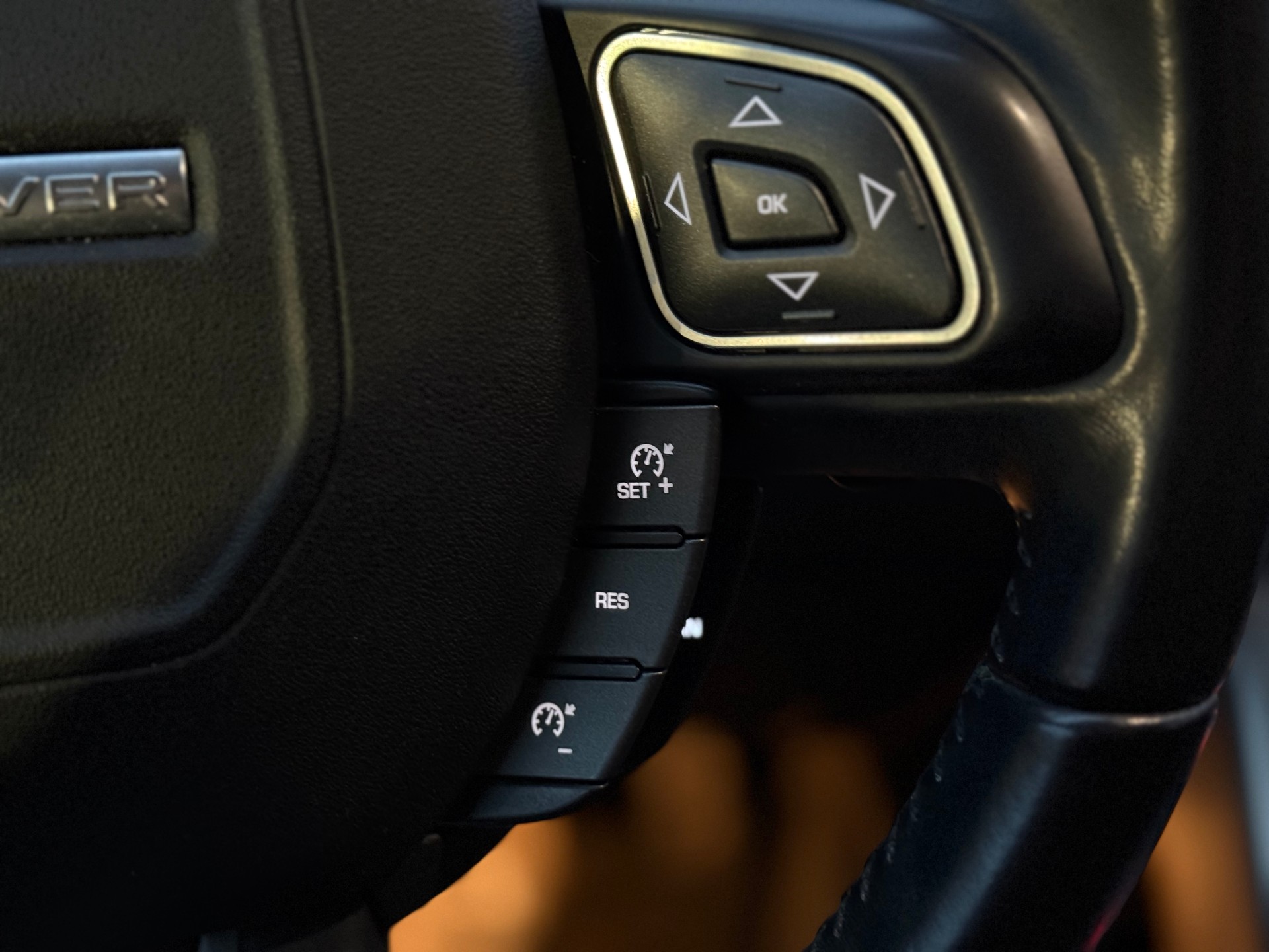 LAND ROVER Range Rover Evoque 2.0 TD4 Pure AT9-image-16