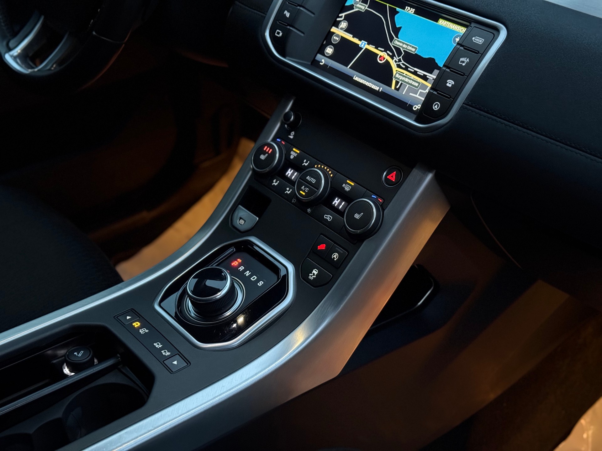 LAND ROVER Range Rover Evoque 2.0 TD4 Pure AT9-image-18