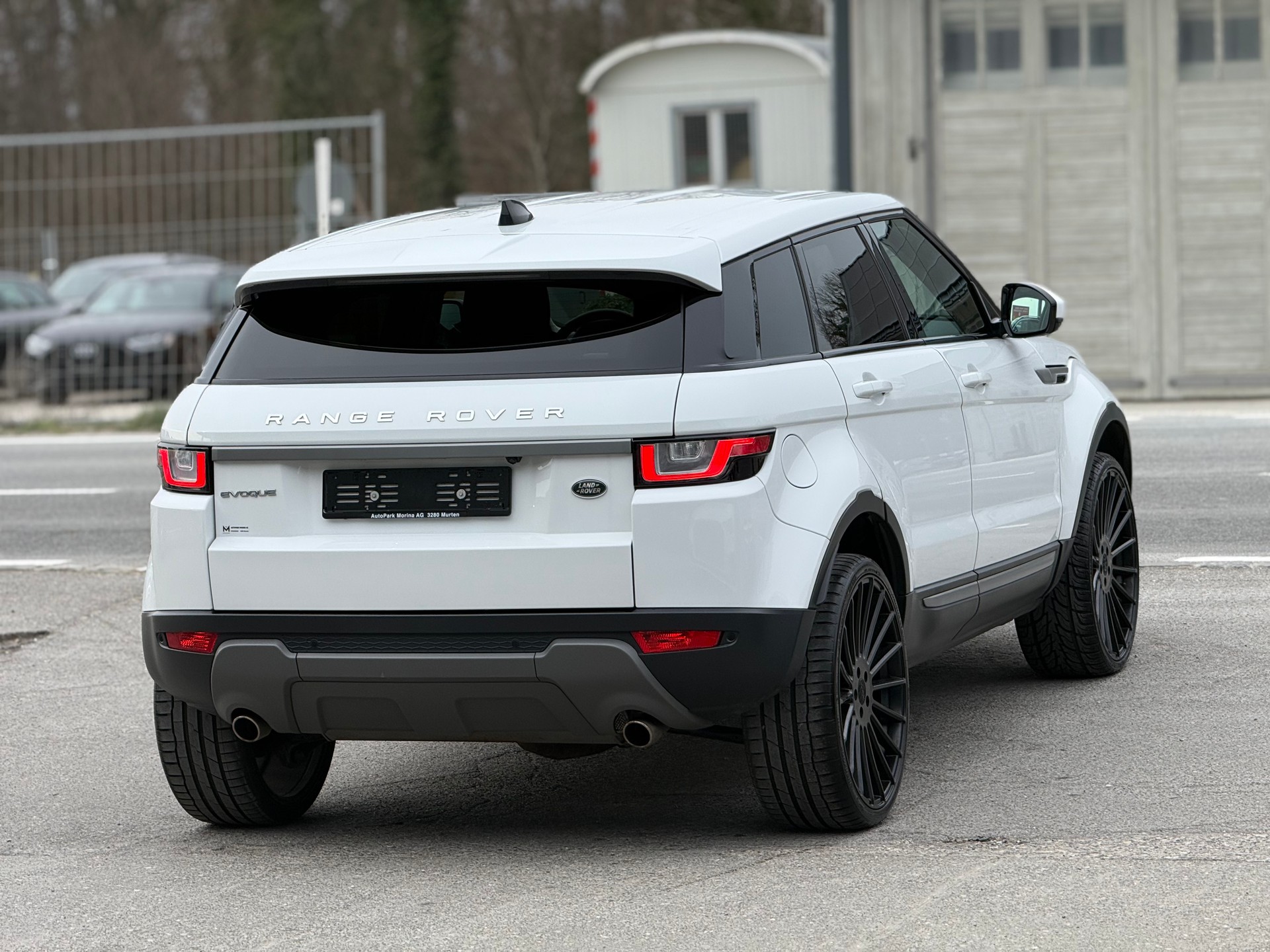 LAND ROVER Range Rover Evoque 2.0 TD4 Pure AT9-image-4
