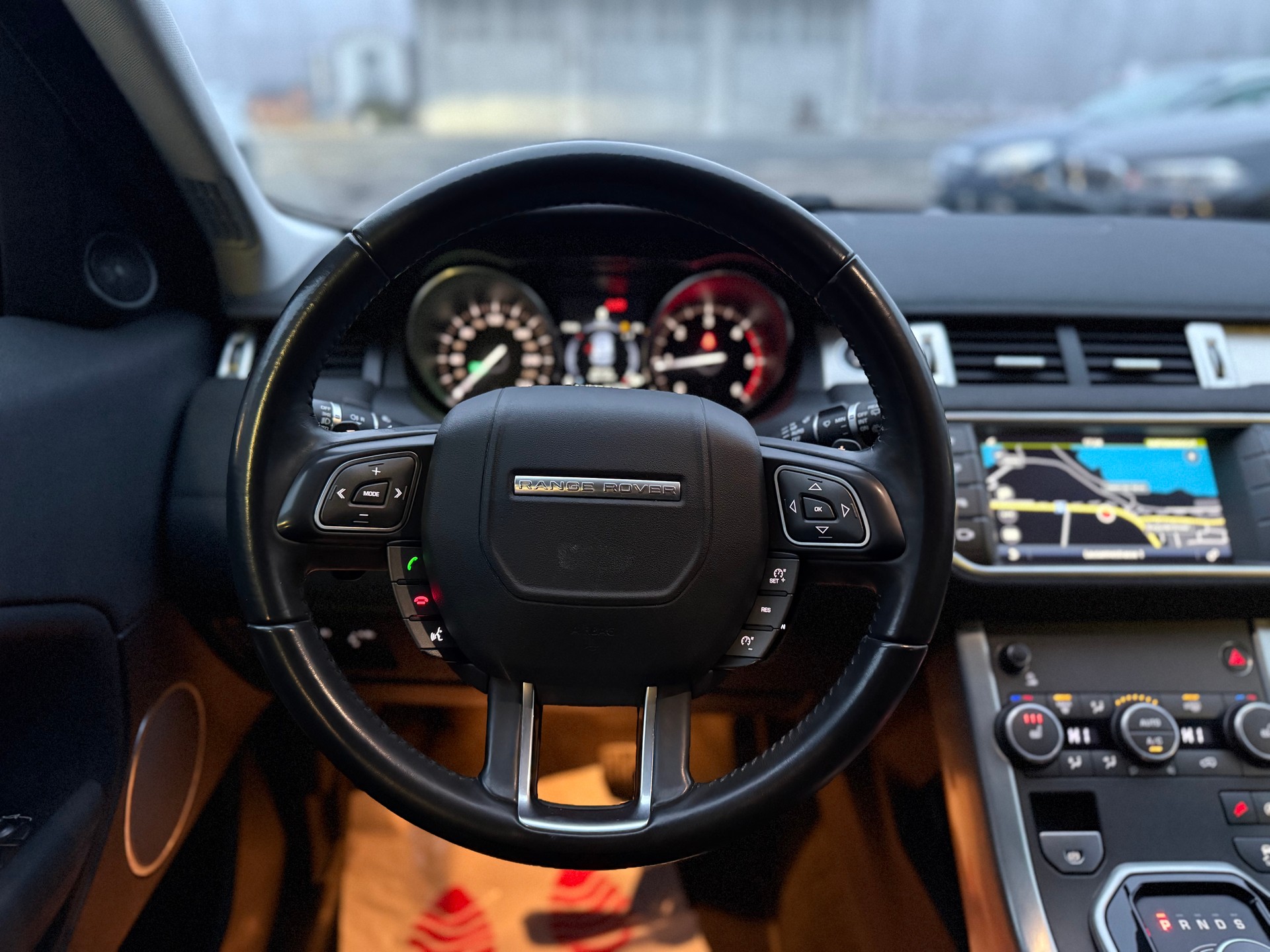 LAND ROVER Range Rover Evoque 2.0 TD4 Pure AT9-image-15