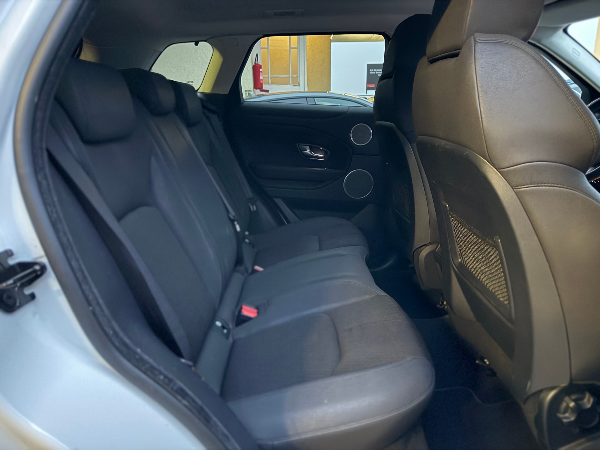 LAND ROVER Range Rover Evoque 2.0 TD4 Pure AT9-image-12