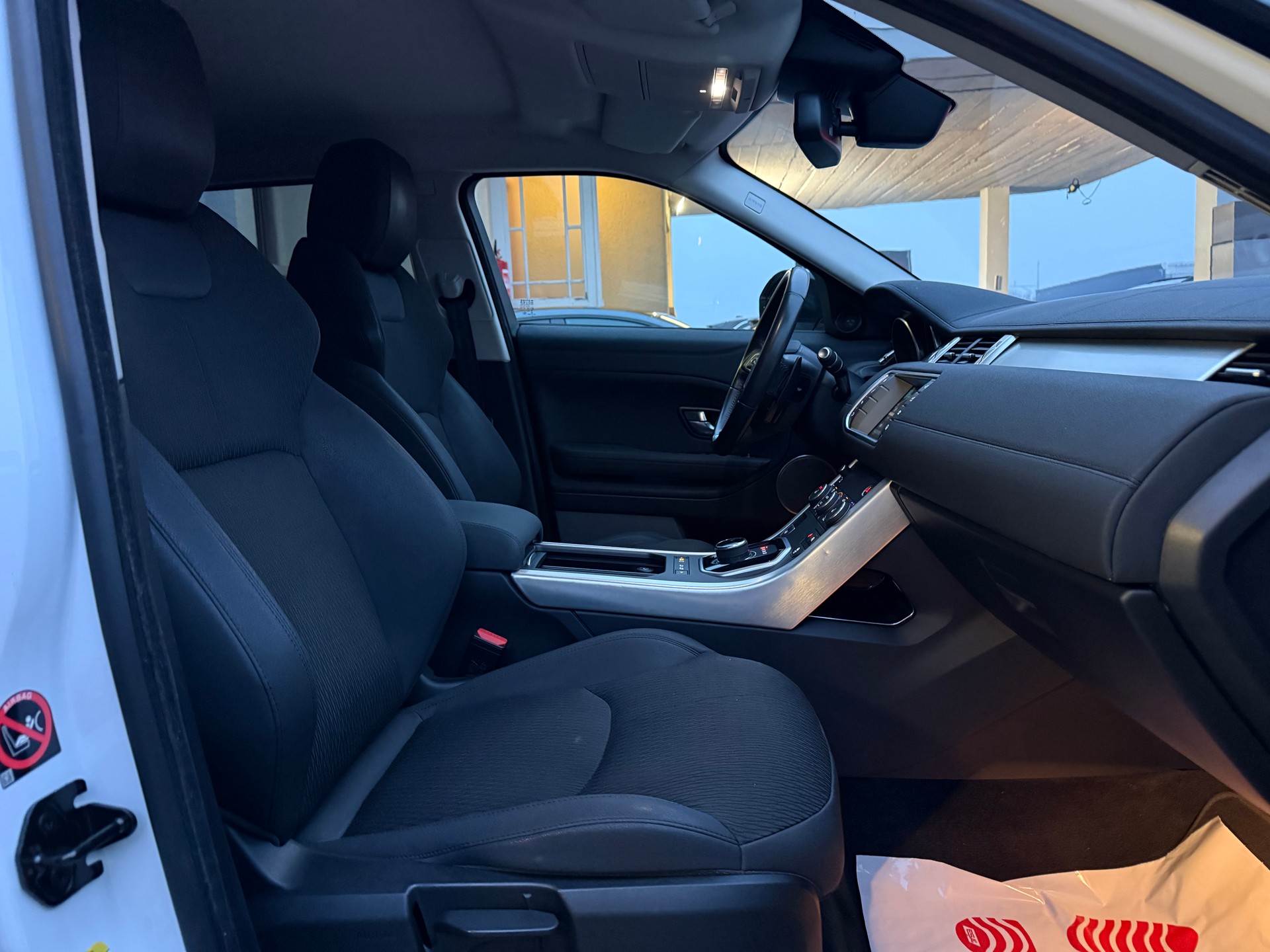 LAND ROVER Range Rover Evoque 2.0 TD4 Pure AT9-image-13