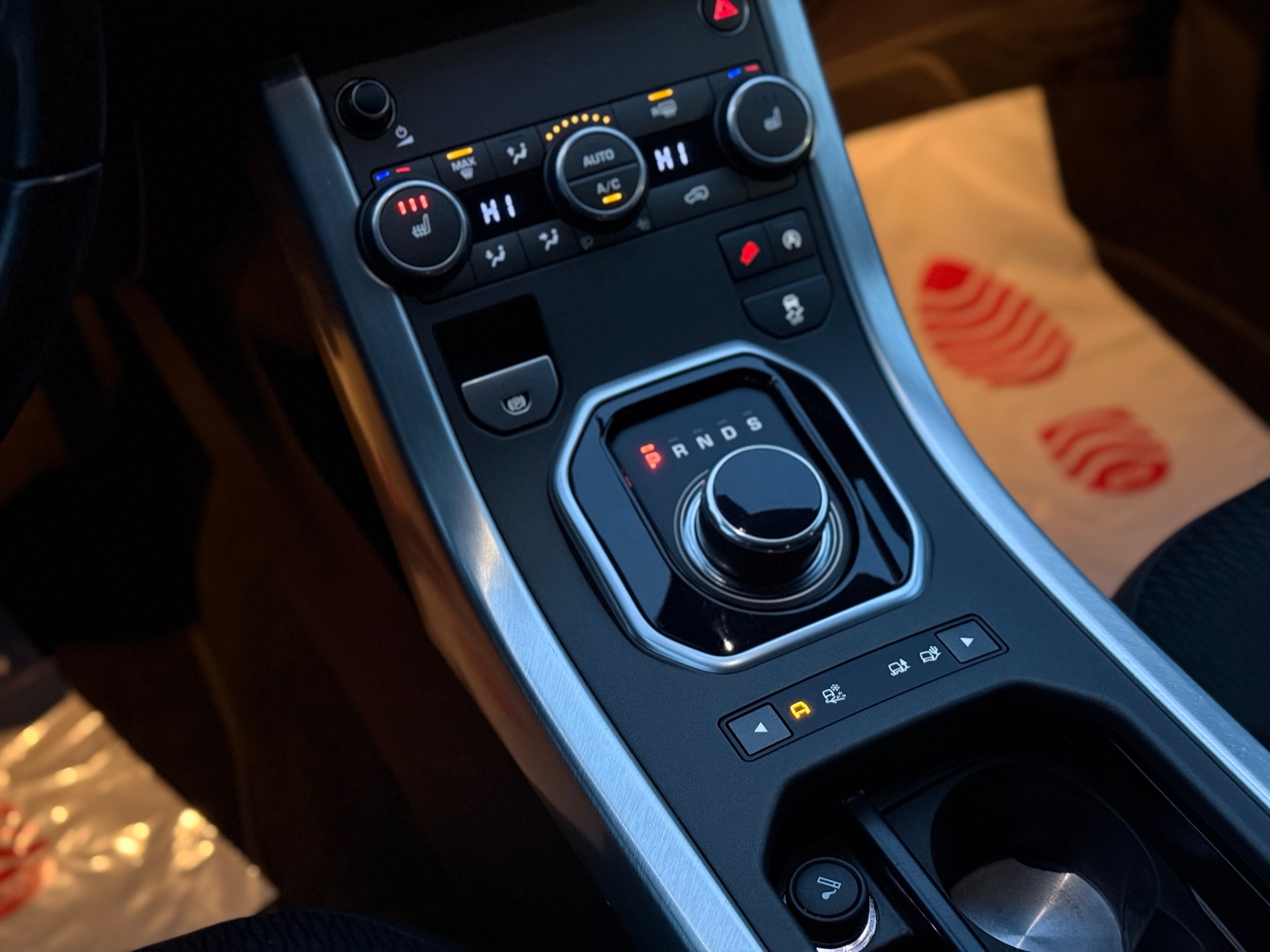 LAND ROVER Range Rover Evoque 2.0 TD4 Pure AT9-image-17